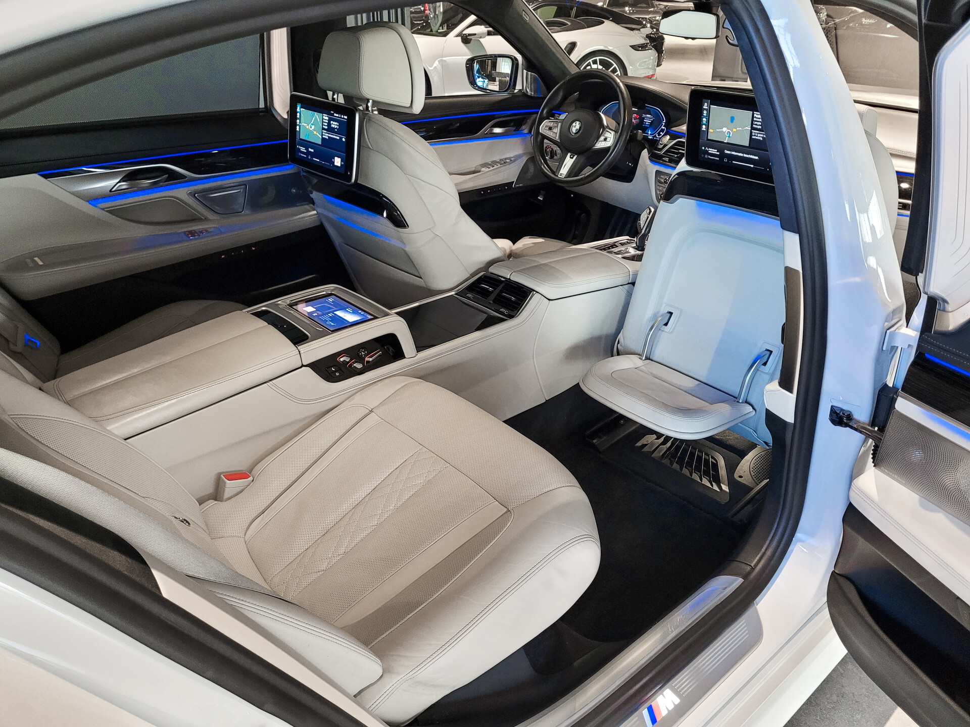 BMW 7 Serie 745Le xDrive M-Sport High Executive Lounge Seating | Klaptafels | B&W | 4*Massage | Laser | Sky Lounge Foto 40