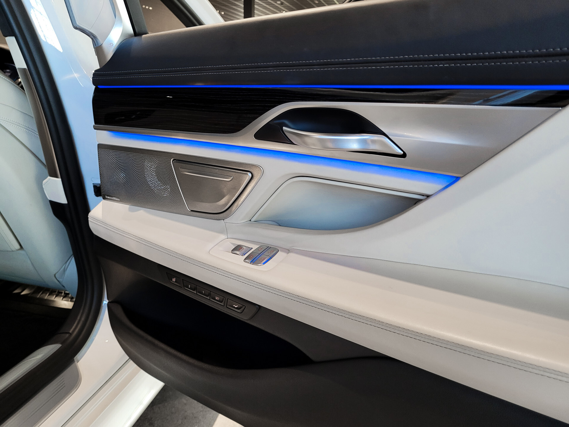 BMW 7 Serie 745Le xDrive M-Sport High Executive Lounge Seating | Klaptafels | B&W | 4*Massage | Laser | Sky Lounge Foto 42