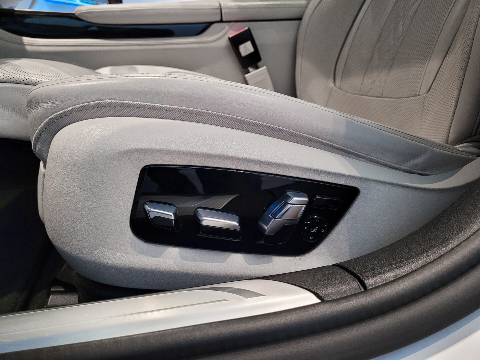 BMW 7 Serie 745Le xDrive M-Sport High Executive Lounge Seating | Klaptafels | B&W | 4*Massage | Laser | Sky Lounge Foto 43