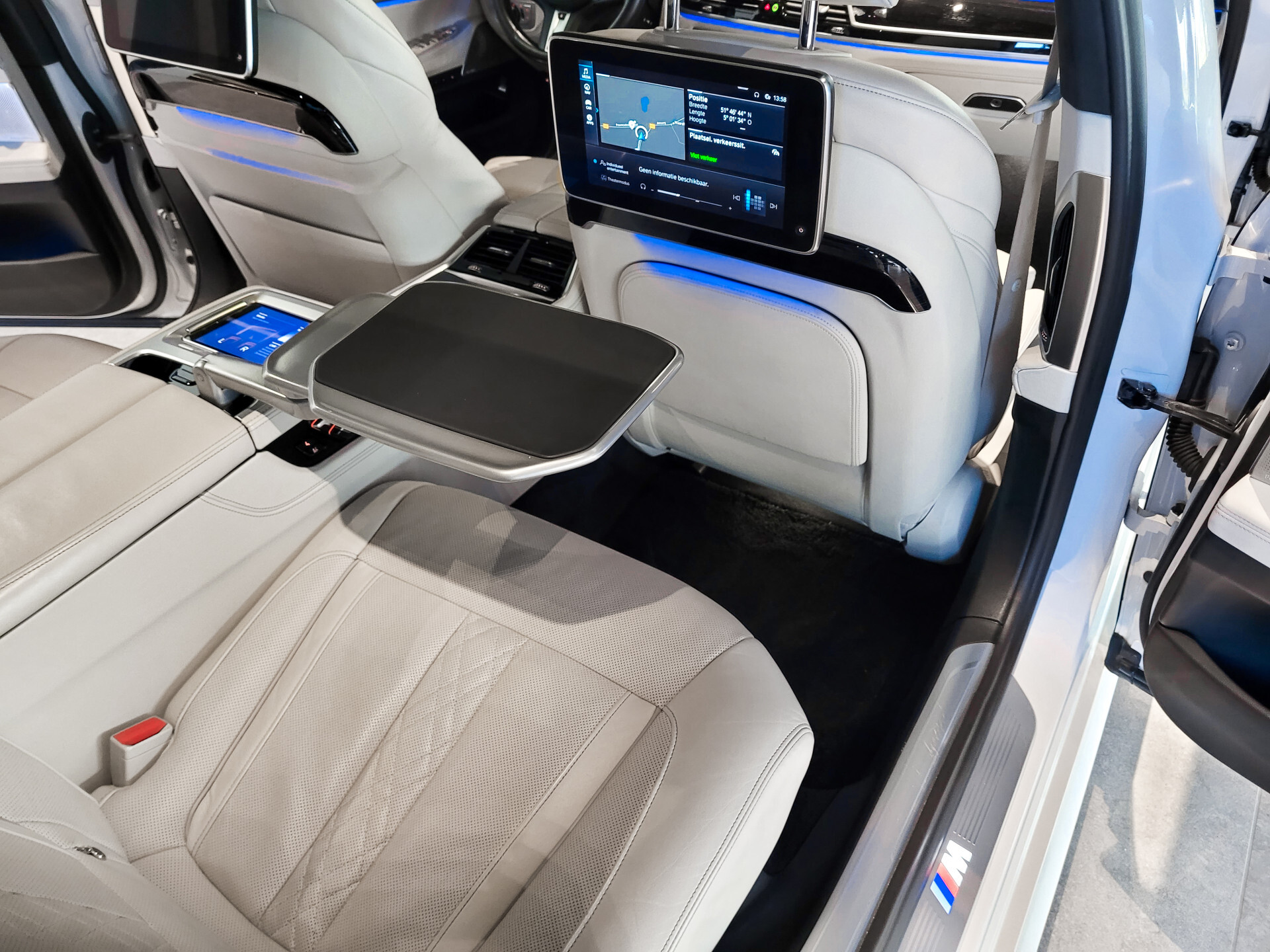 BMW 7 Serie 745Le xDrive M-Sport High Executive Lounge Seating | Klaptafels | B&W | 4*Massage | Laser | Sky Lounge Foto 46