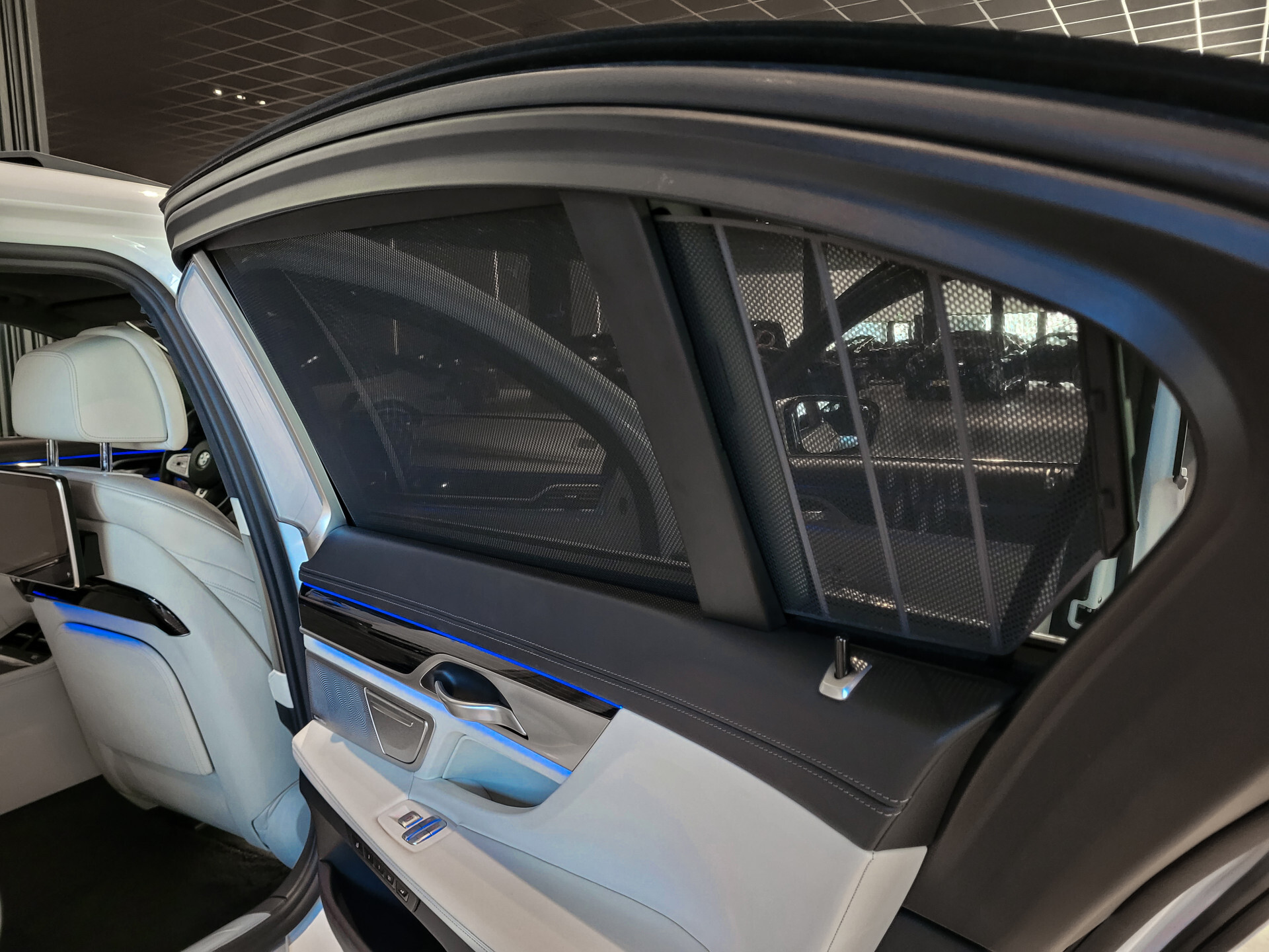 BMW 7 Serie 745Le xDrive M-Sport High Executive Lounge Seating | Klaptafels | B&W | 4*Massage | Laser | Sky Lounge Foto 49