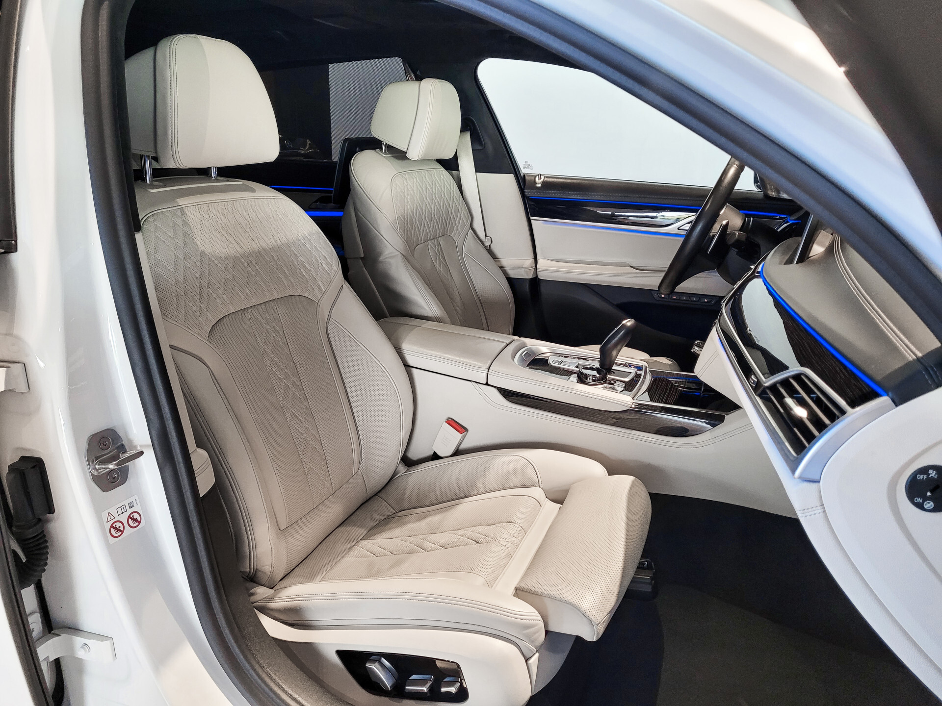 BMW 7 Serie 745Le xDrive M-Sport High Executive Lounge Seating | Klaptafels | B&W | 4*Massage | Laser | Sky Lounge Foto 6