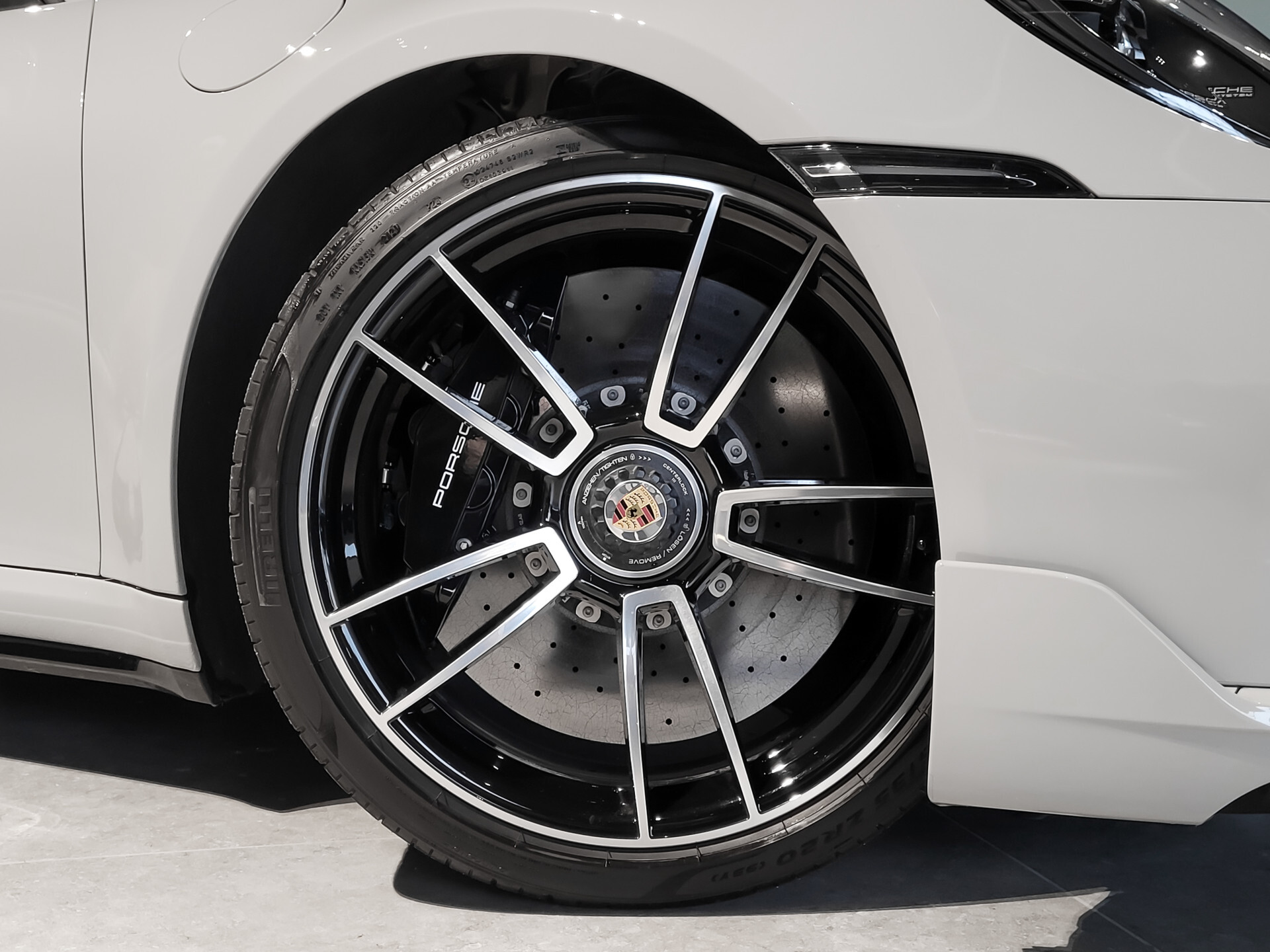 Porsche 911 Cabrio 3.8 Turbo S Aerokit | Ceramic | Lift | PP | Sportuitlaat | Stoelkoeling | Innodrive | Keyless | Krijt Foto 43