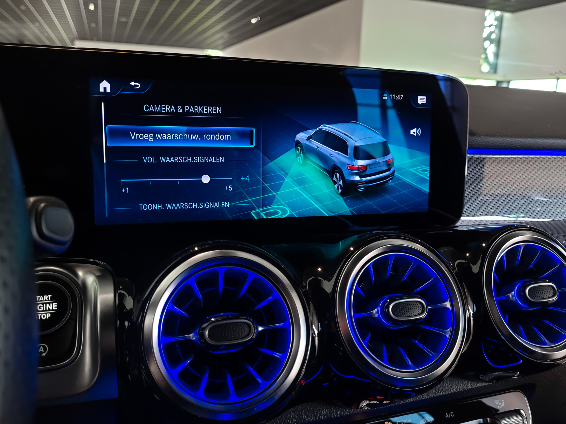 Mercedes-Benz GLB 200 AMG Night | MBUX | 20" | Camera | Trekhaak | Carbon | Sfeerverlichting Foto 13