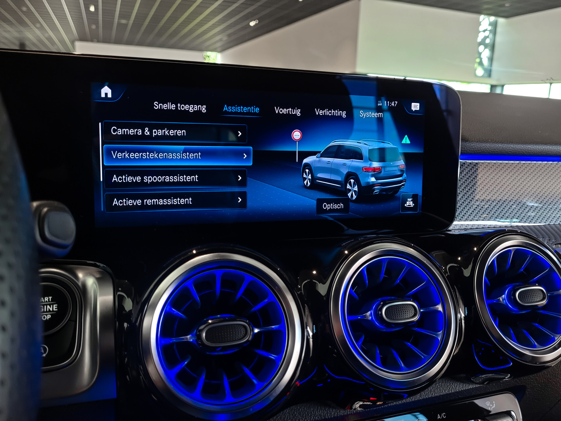 Mercedes-Benz GLB 200 AMG Night | MBUX | 20" | Camera | Trekhaak | Carbon | Sfeerverlichting Foto 15