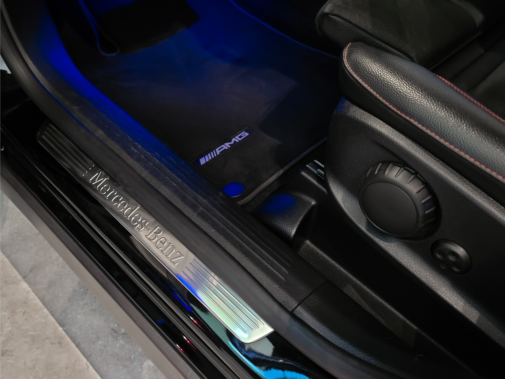 Mercedes-Benz GLB 200 AMG Night | MBUX | 20" | Camera | Trekhaak | Carbon | Sfeerverlichting Foto 16