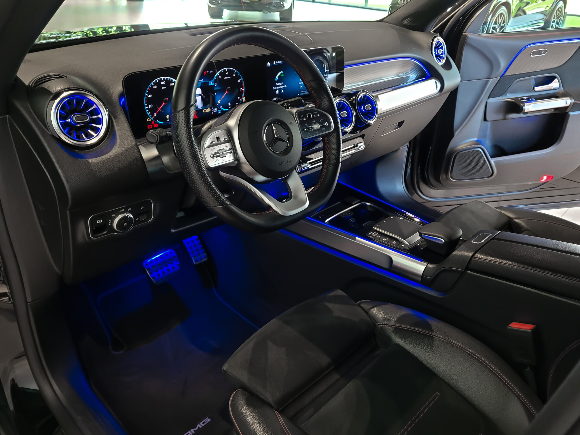 Mercedes-Benz GLB 200 AMG Night | MBUX | 20" | Camera | Trekhaak | Carbon | Sfeerverlichting Foto 20