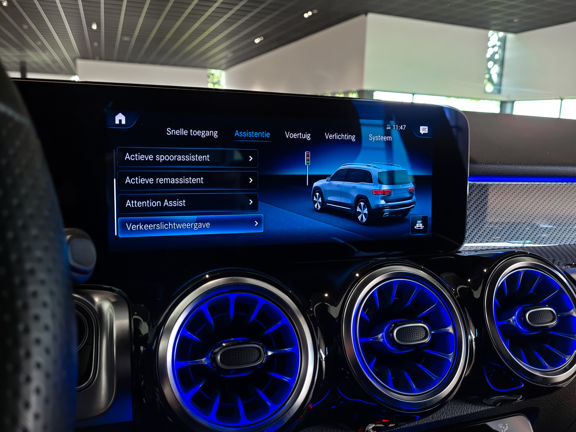 Mercedes-Benz GLB 200 AMG Night | MBUX | 20" | Camera | Trekhaak | Carbon | Sfeerverlichting Foto 21