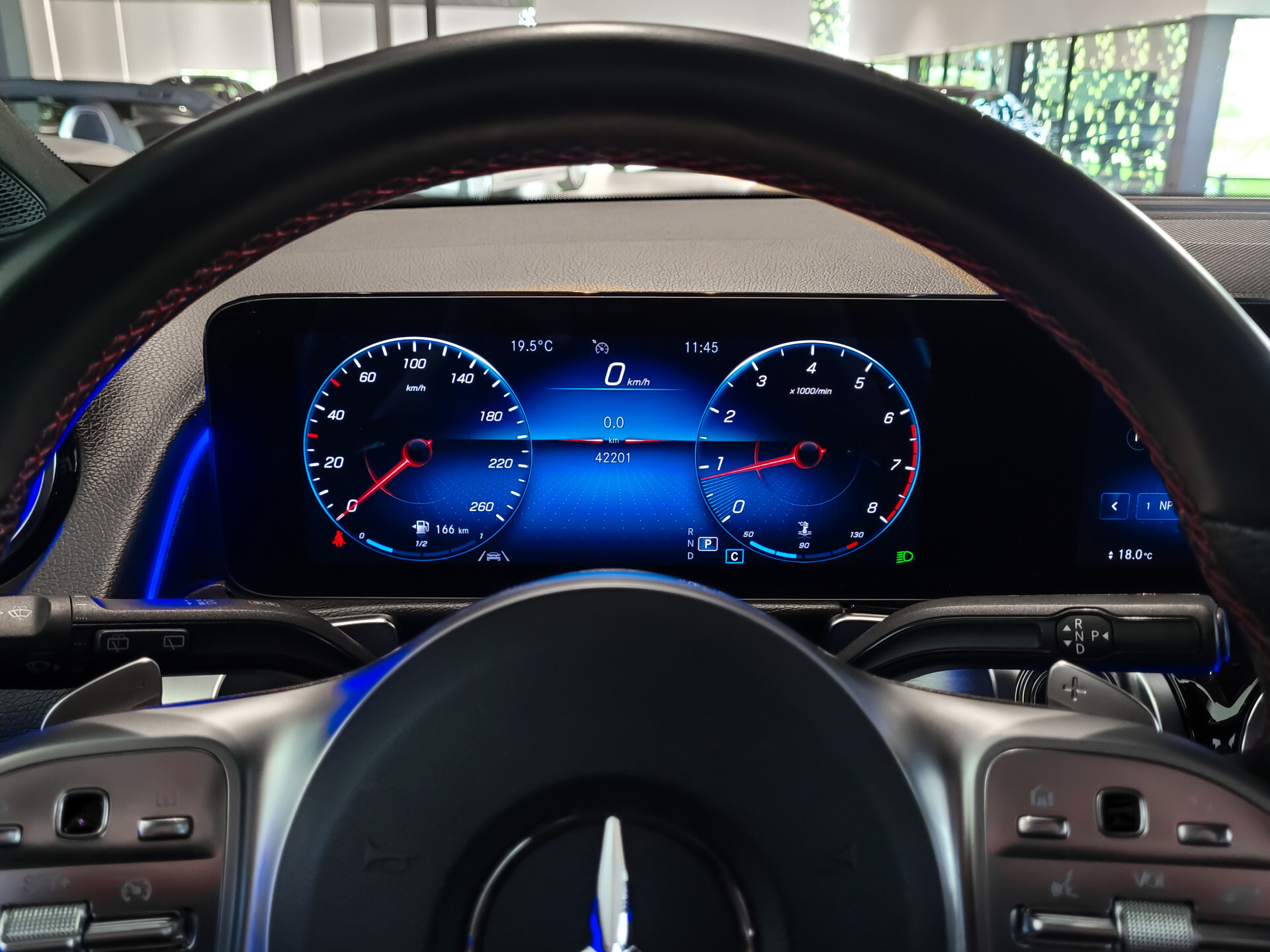 Mercedes-Benz GLB 200 AMG Night | MBUX | 20" | Camera | Trekhaak | Carbon | Sfeerverlichting Foto 22