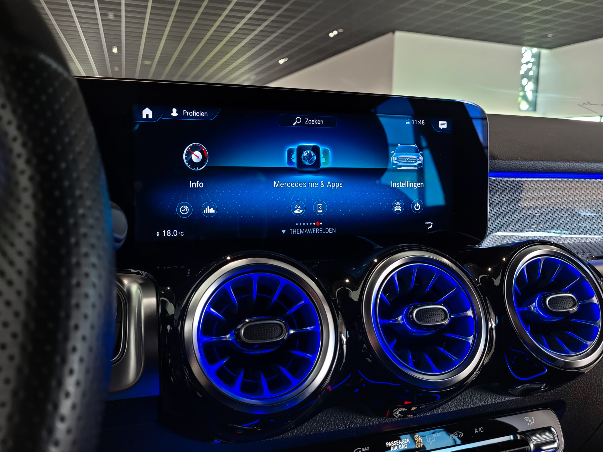 Mercedes-Benz GLB 200 AMG Night | MBUX | 20" | Camera | Trekhaak | Carbon | Sfeerverlichting Foto 27