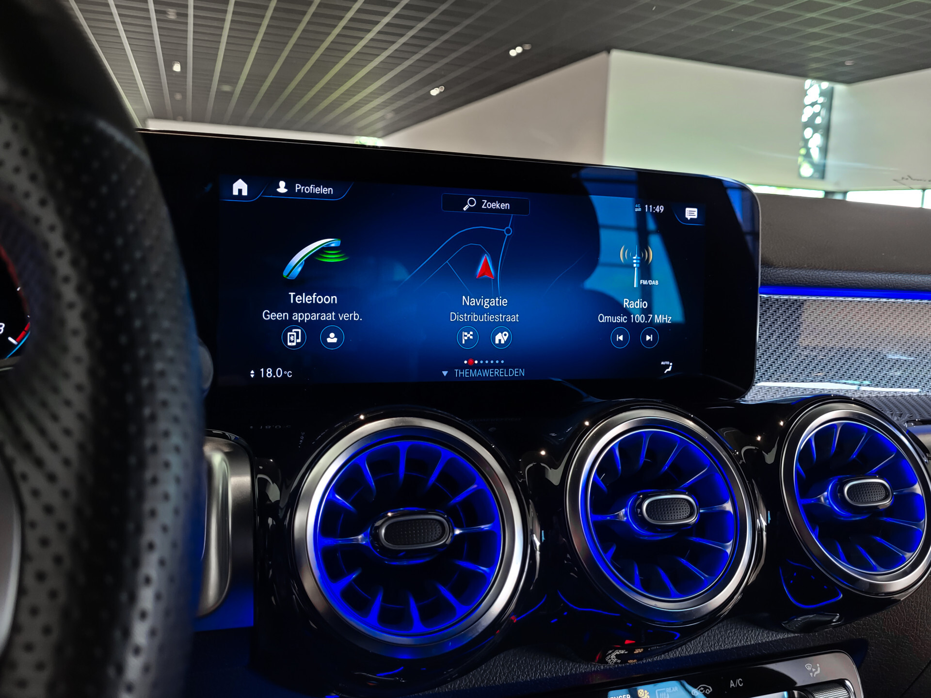 Mercedes-Benz GLB 200 AMG Night | MBUX | 20" | Camera | Trekhaak | Carbon | Sfeerverlichting Foto 31