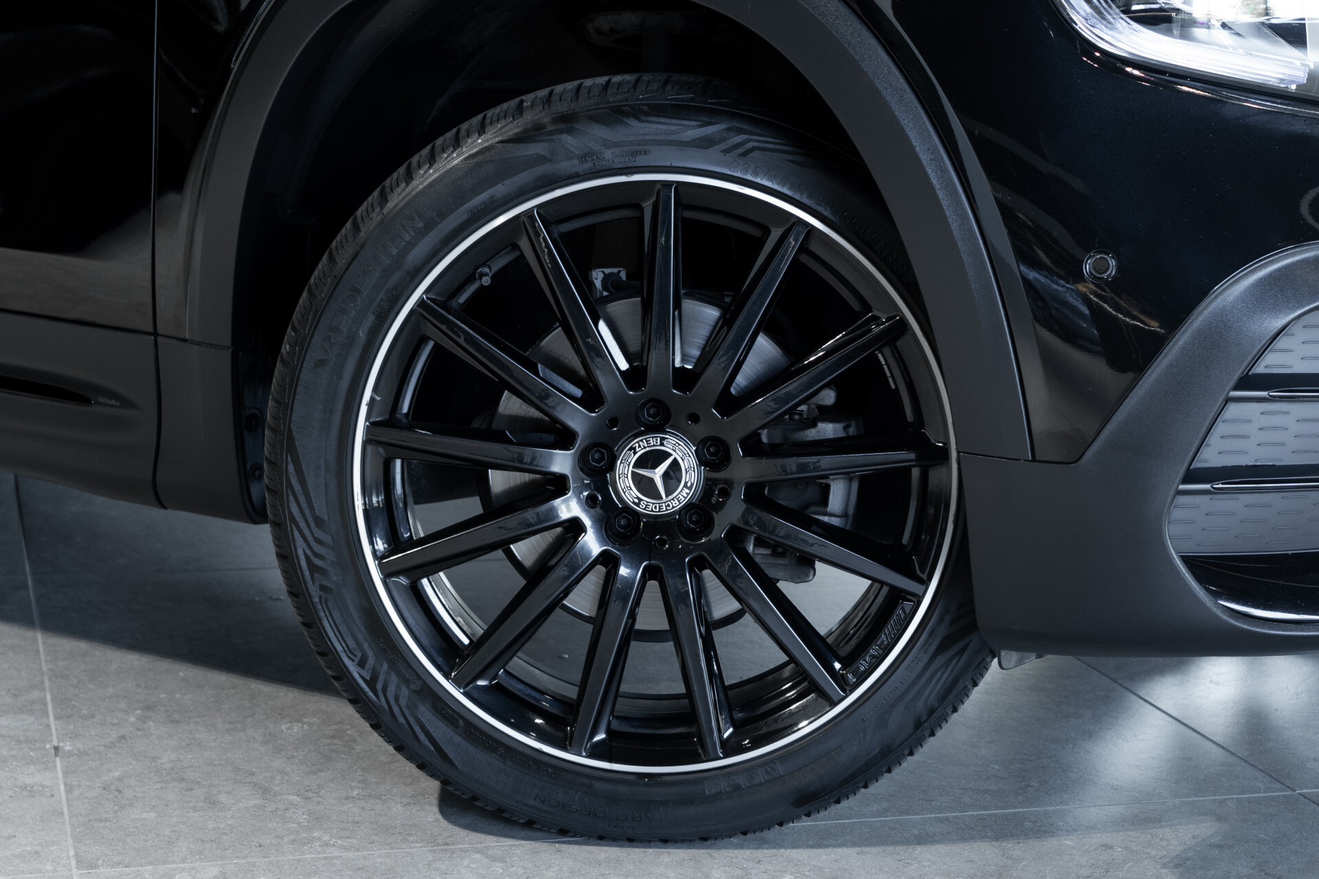 Mercedes-Benz GLB 200 AMG Night | MBUX | 20" | Camera | Trekhaak | Carbon | Sfeerverlichting Foto 38