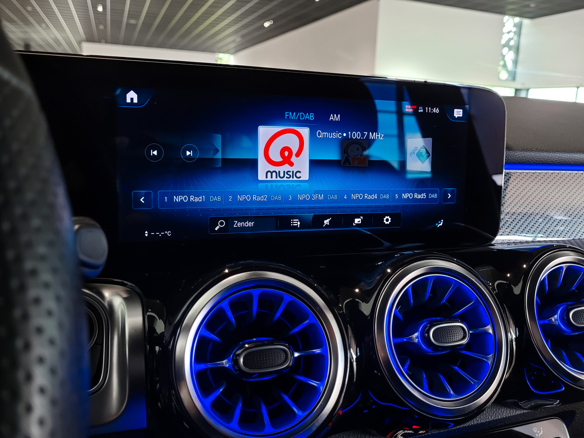 Mercedes-Benz GLB 200 AMG Night | MBUX | 20" | Camera | Trekhaak | Carbon | Sfeerverlichting Foto 9