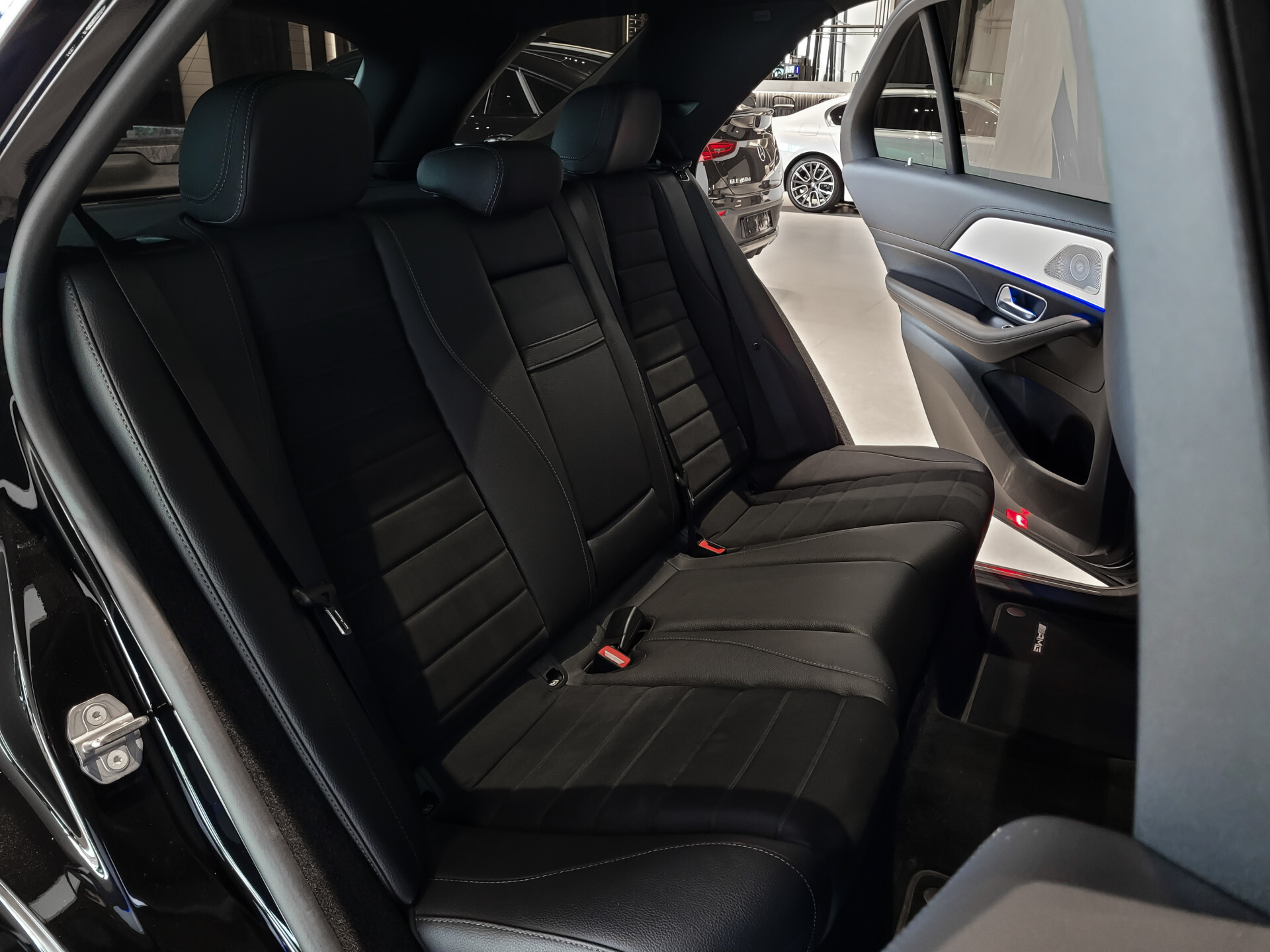 Mercedes-Benz GLE 450 4-M AMG Night | Luchtvering | Keyless | ACC | Pano | Trekhaak | Burmester | Mem | 360 | BTW Aut9 Foto 7