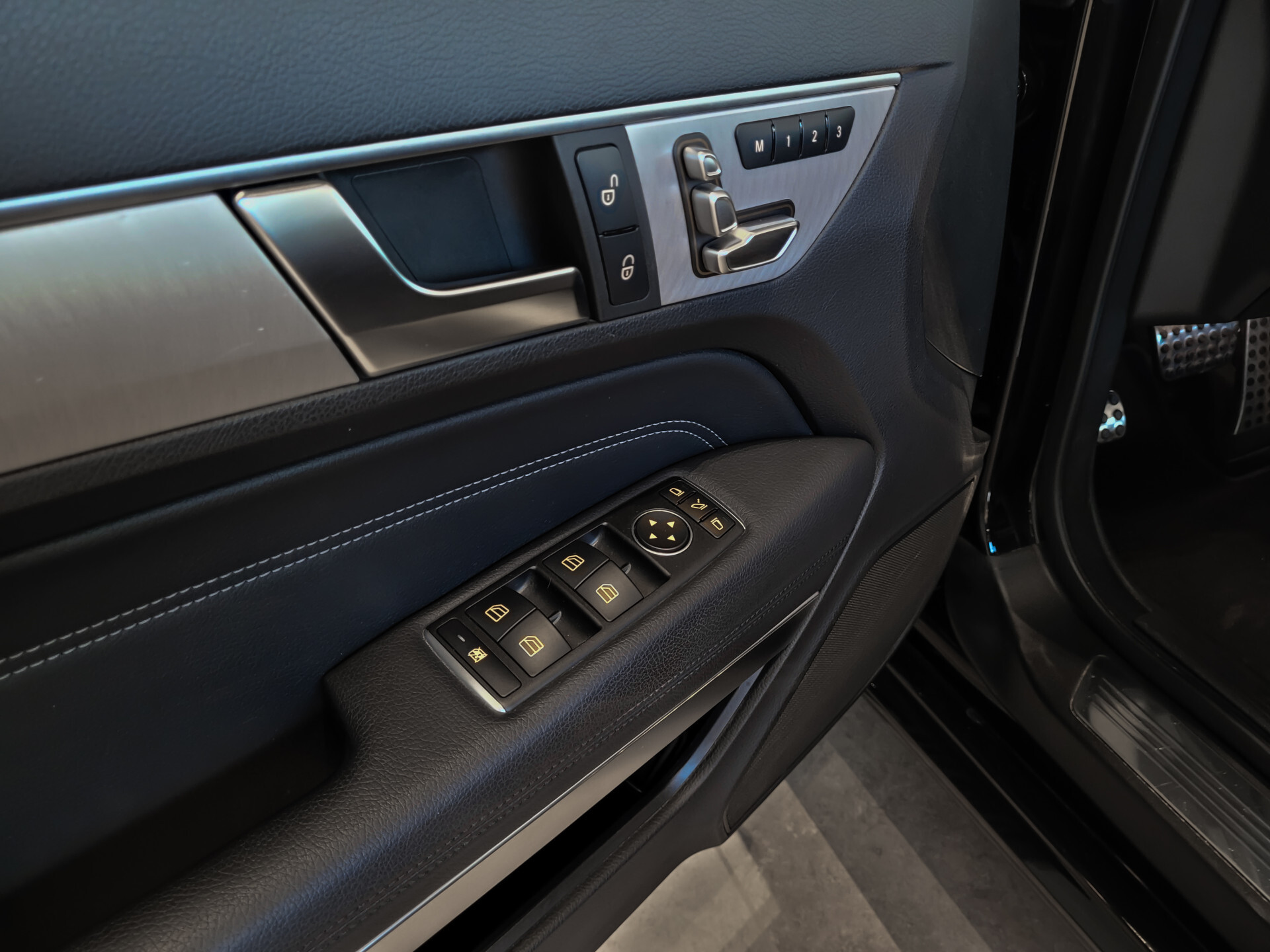 Mercedes-Benz E-Klasse Cabrio 500 AMG Distronic | Keyless | Harman-Kardon | 19" | Aircap-scarf | Camera | Aut7 Foto 14