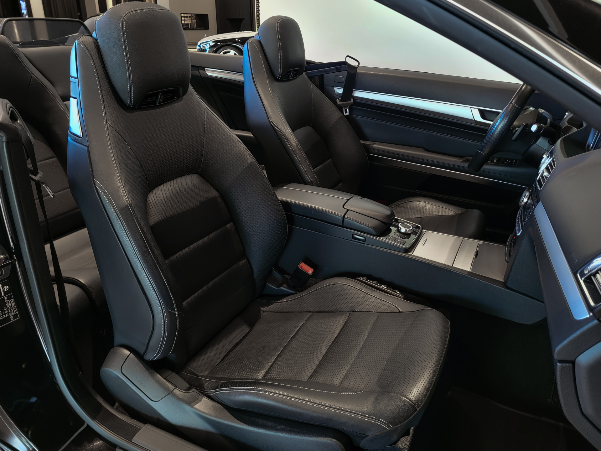 Mercedes-Benz E-Klasse Cabrio 500 AMG Distronic | Keyless | Harman-Kardon | 19" | Aircap-scarf | Camera | Aut7 Foto 8