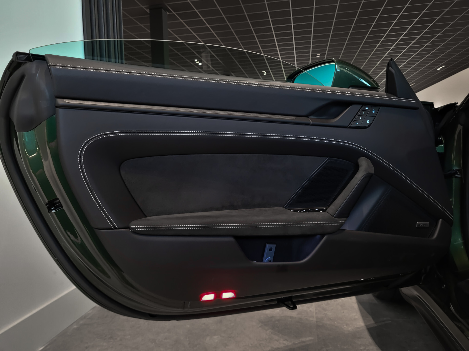 Porsche 911 Cabrio 3.0 Carrera 4 GTS Achterassturing | 18-weg | Bose | Keyless | ACC | Carbon | 360 | PPF | New service Foto 10