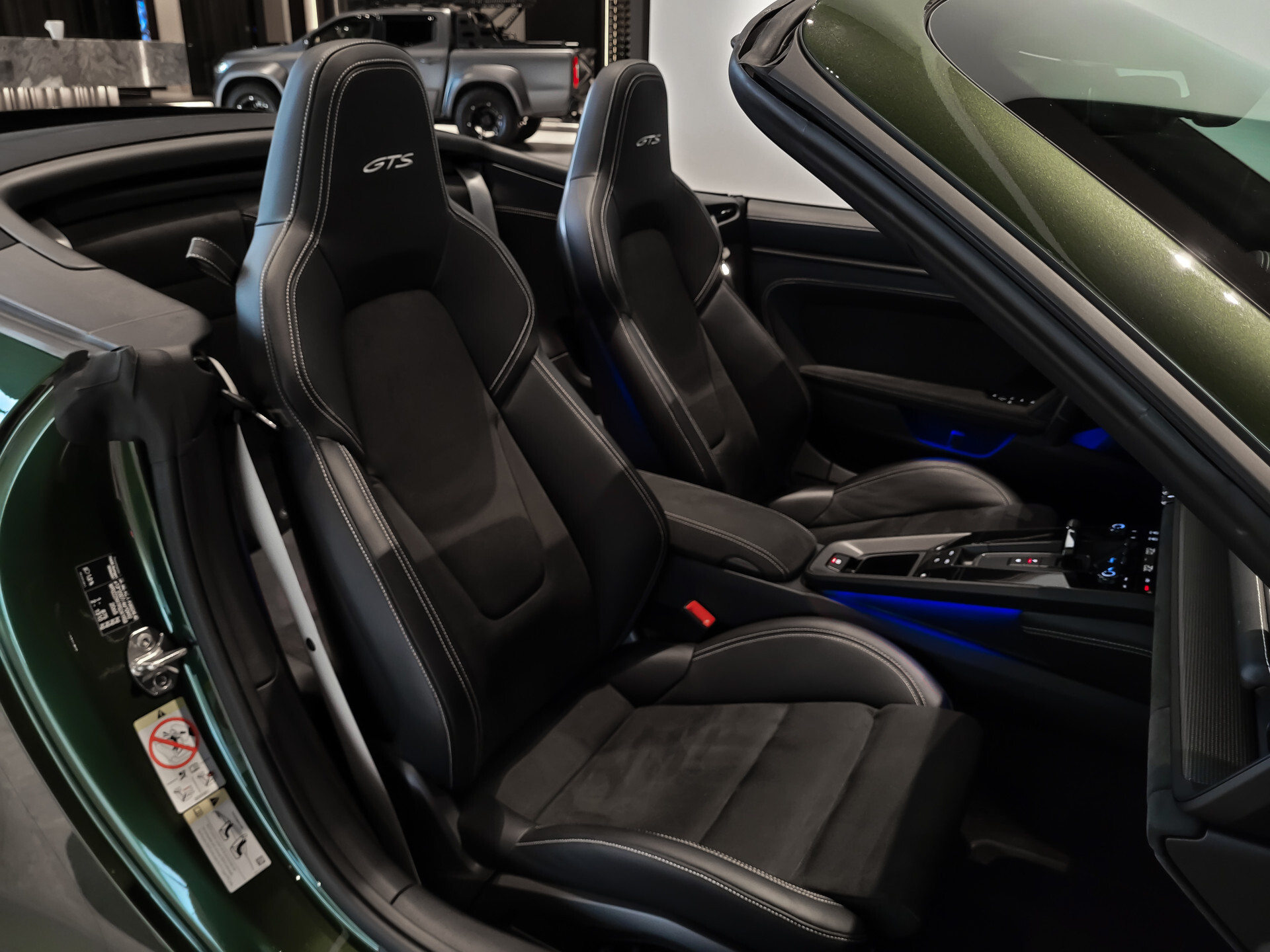 Porsche 911 Cabrio 3.0 Carrera 4 GTS Achterassturing | 18-weg | Bose | Keyless | ACC | Carbon | 360 | PPF | New service Foto 8