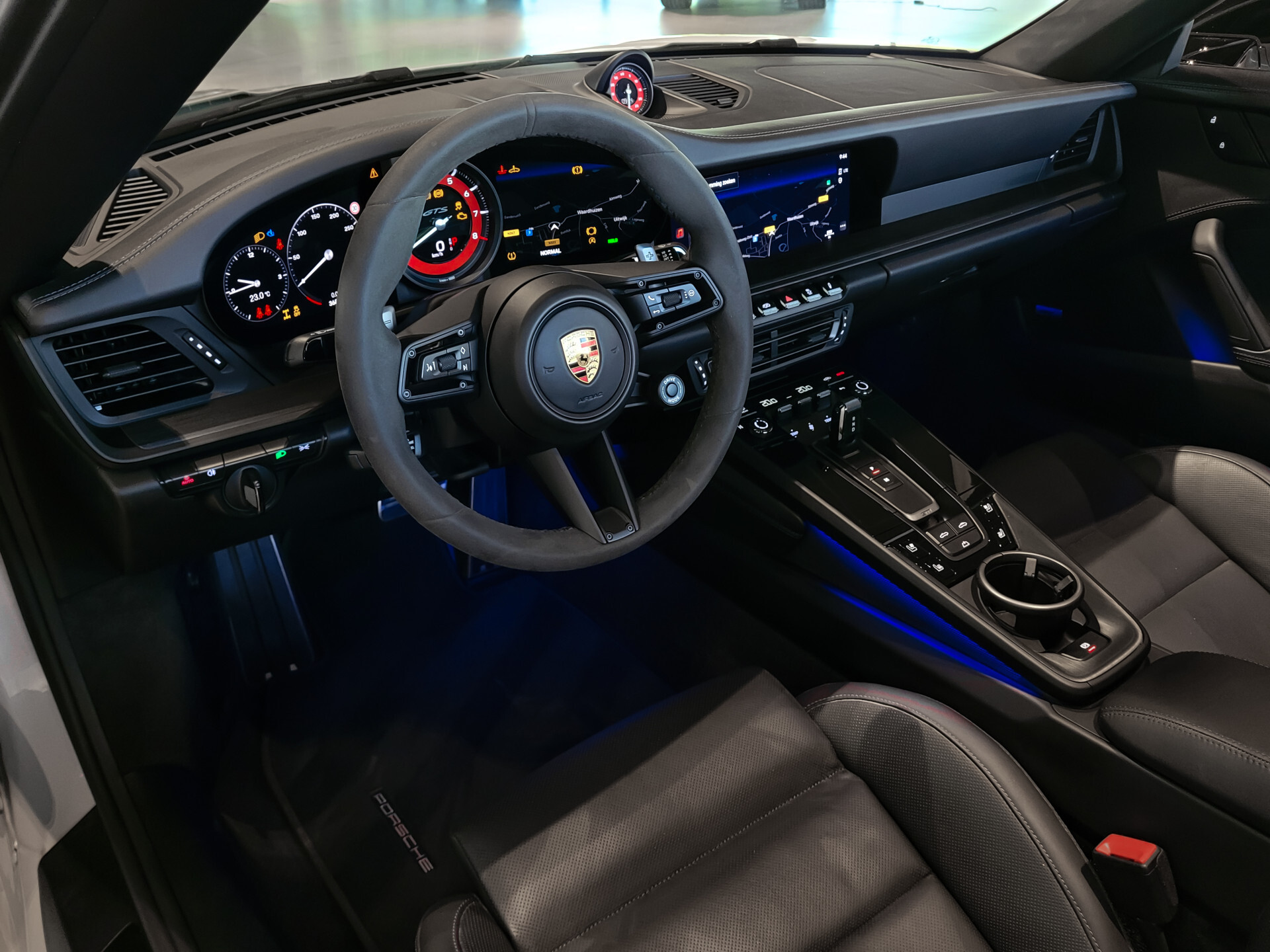 Porsche 911 Cabrio 3.0 Carrera 4 GTS Lift | Acc | Bosé | 18-voudig | Stoelkoeling | Keyless | New Service Foto 20