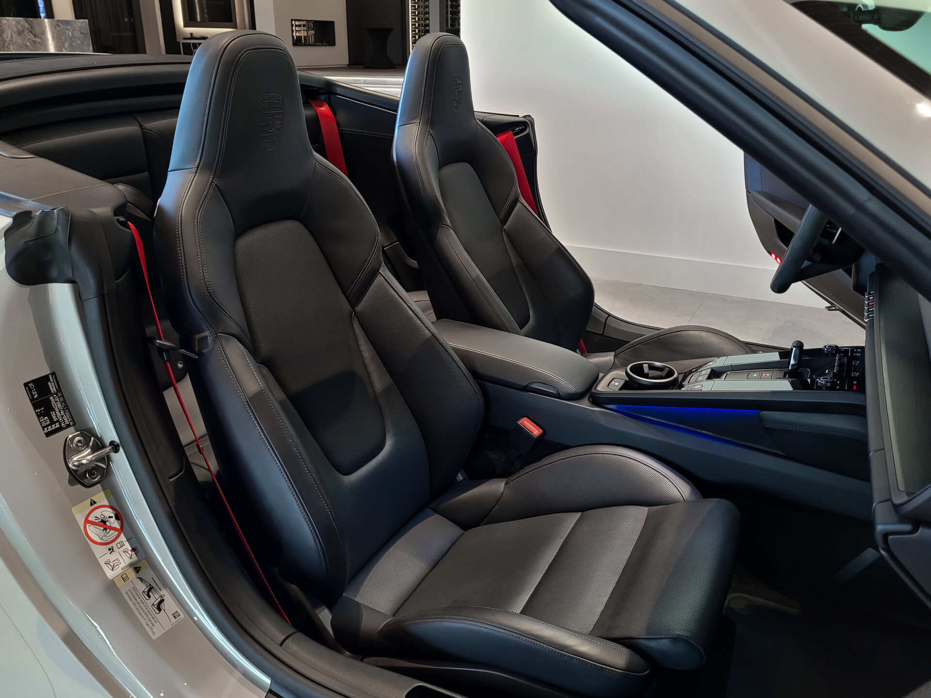 Porsche 911 Cabrio 3.0 Carrera 4 GTS Lift | Acc | Bosé | 18-voudig | Stoelkoeling | Keyless | New Service Foto 8