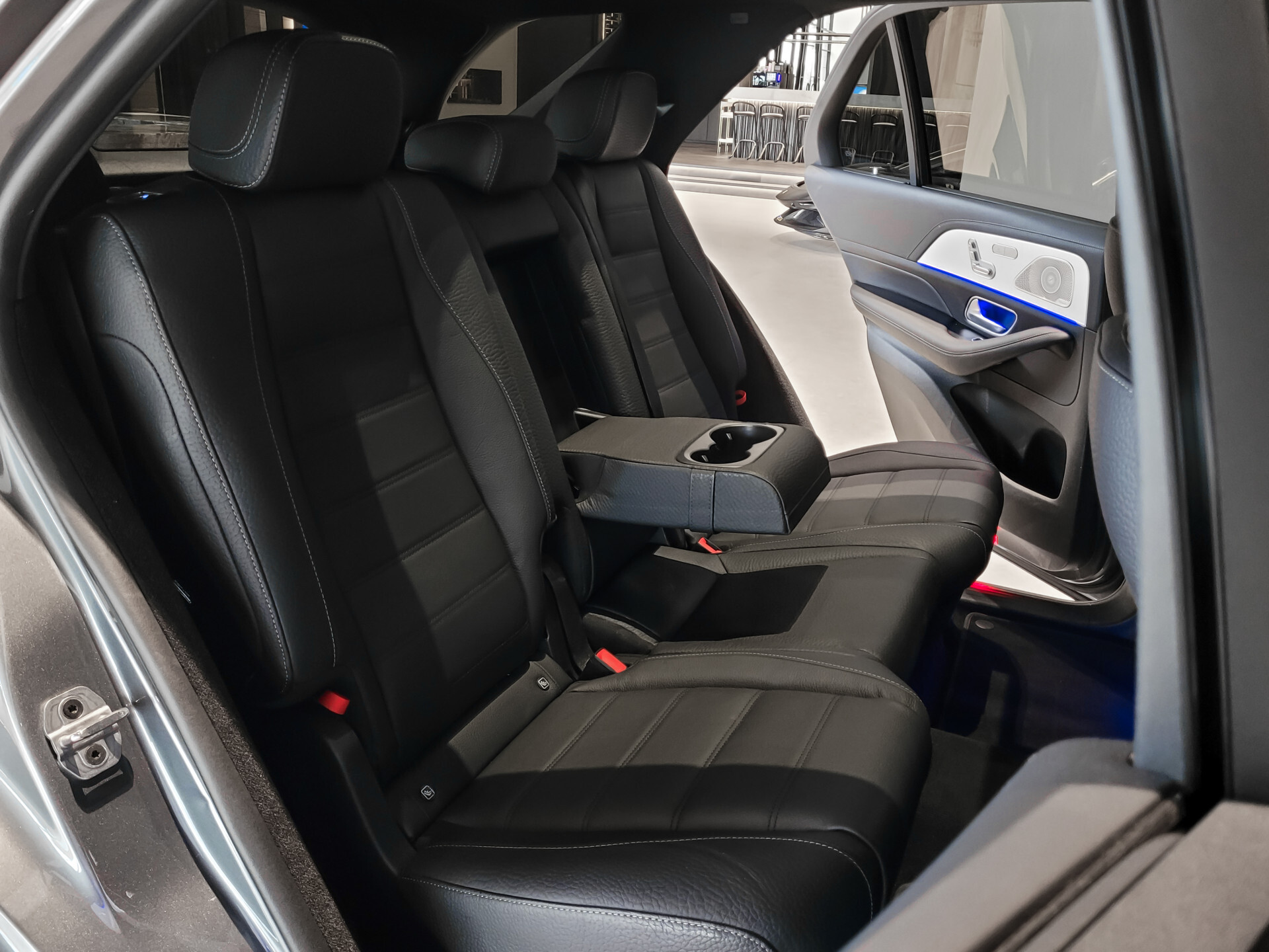 Mercedes-Benz GLE 450 d 4-M AMG 7-Pers | Keyless | ACC | HUD | Standkachel | 360 | Stoelkoeling | Pano | Luchtvering | Air-Balance Foto 7