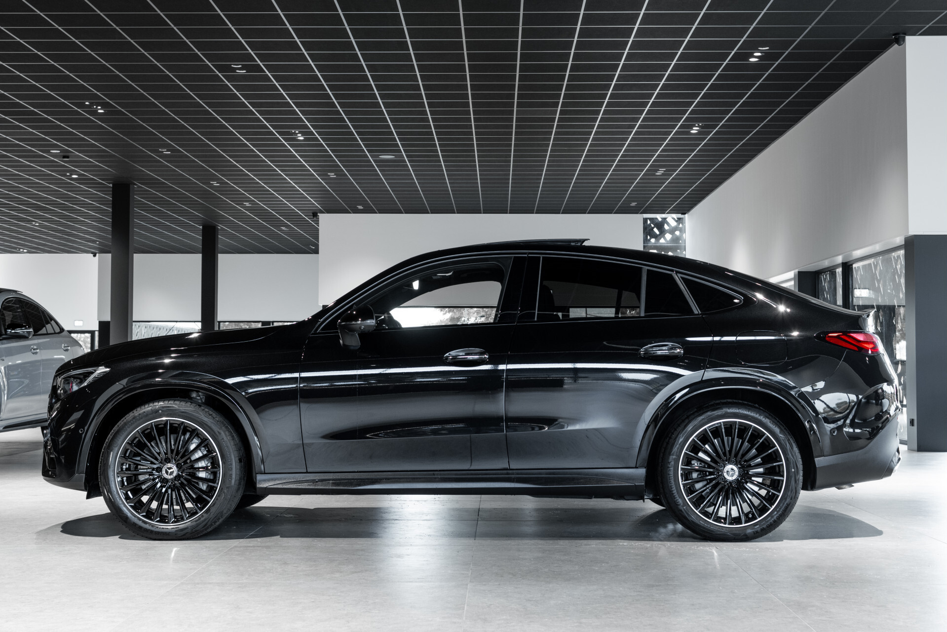 Mercedes-Benz GLC Coupé 400e 4-M AMG Night | Achterassturing | Luchtvering | ACC | Keyless | HUD | Trekhaak | 360 | Burmester | Mem Foto 4