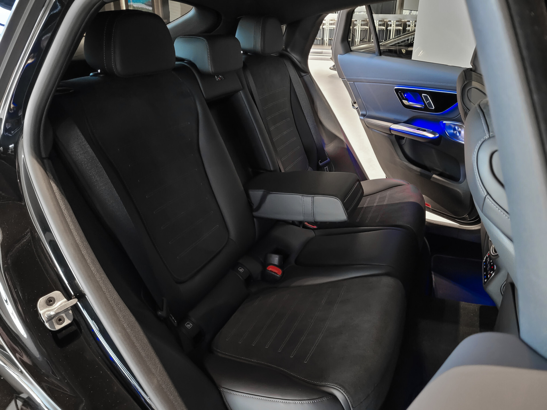 Mercedes-Benz GLC Coupé 400e 4-M AMG Night | Achterassturing | Luchtvering | ACC | Keyless | HUD | Trekhaak | 360 | Burmester | Mem Foto 7