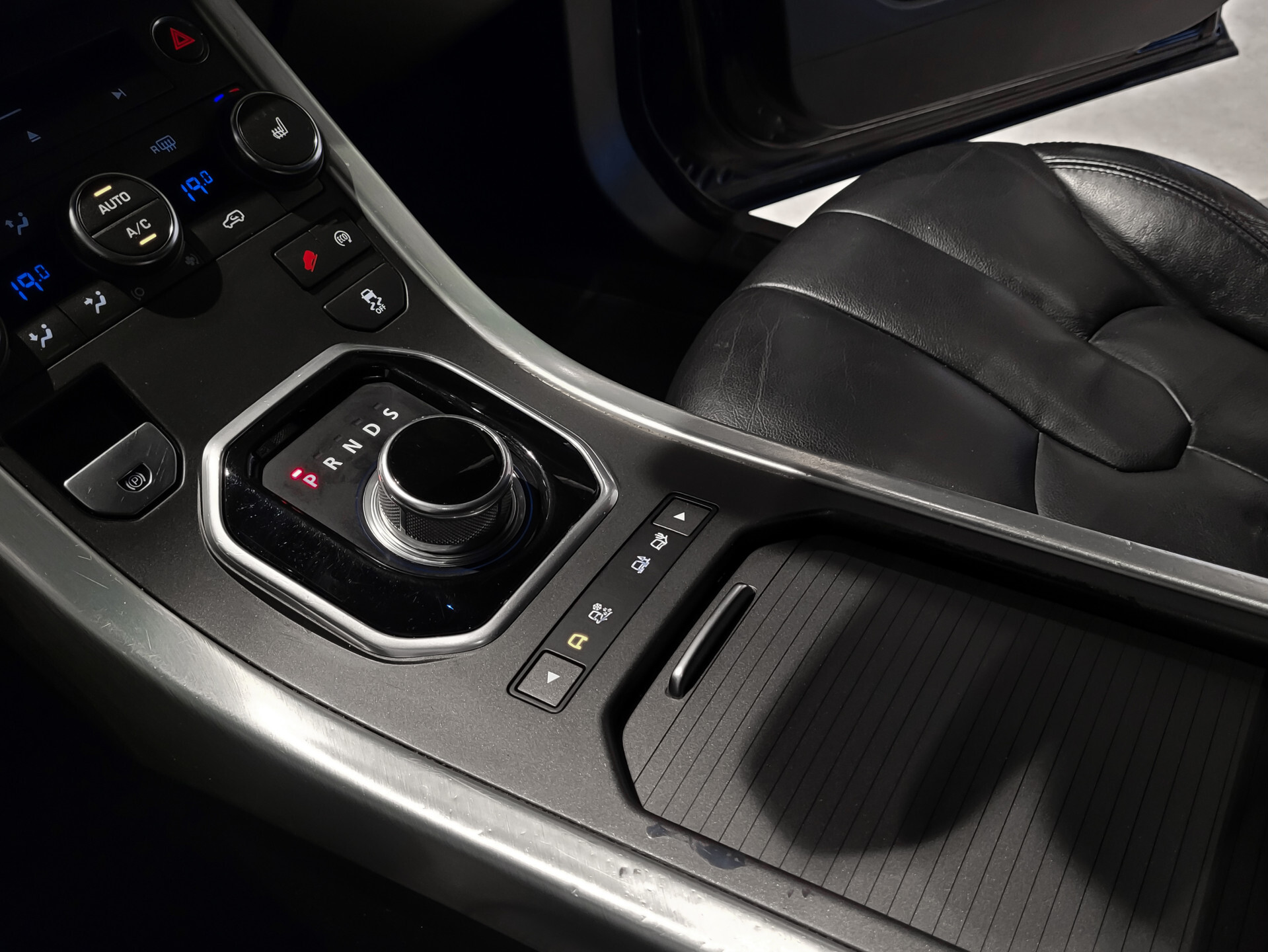 Land Rover Range Rover Evoque 2.0 Si 4WD Pure Business Edition Panorama | Meridian | Blackline | Trekhaak | NL Auto | New Service Foto 20