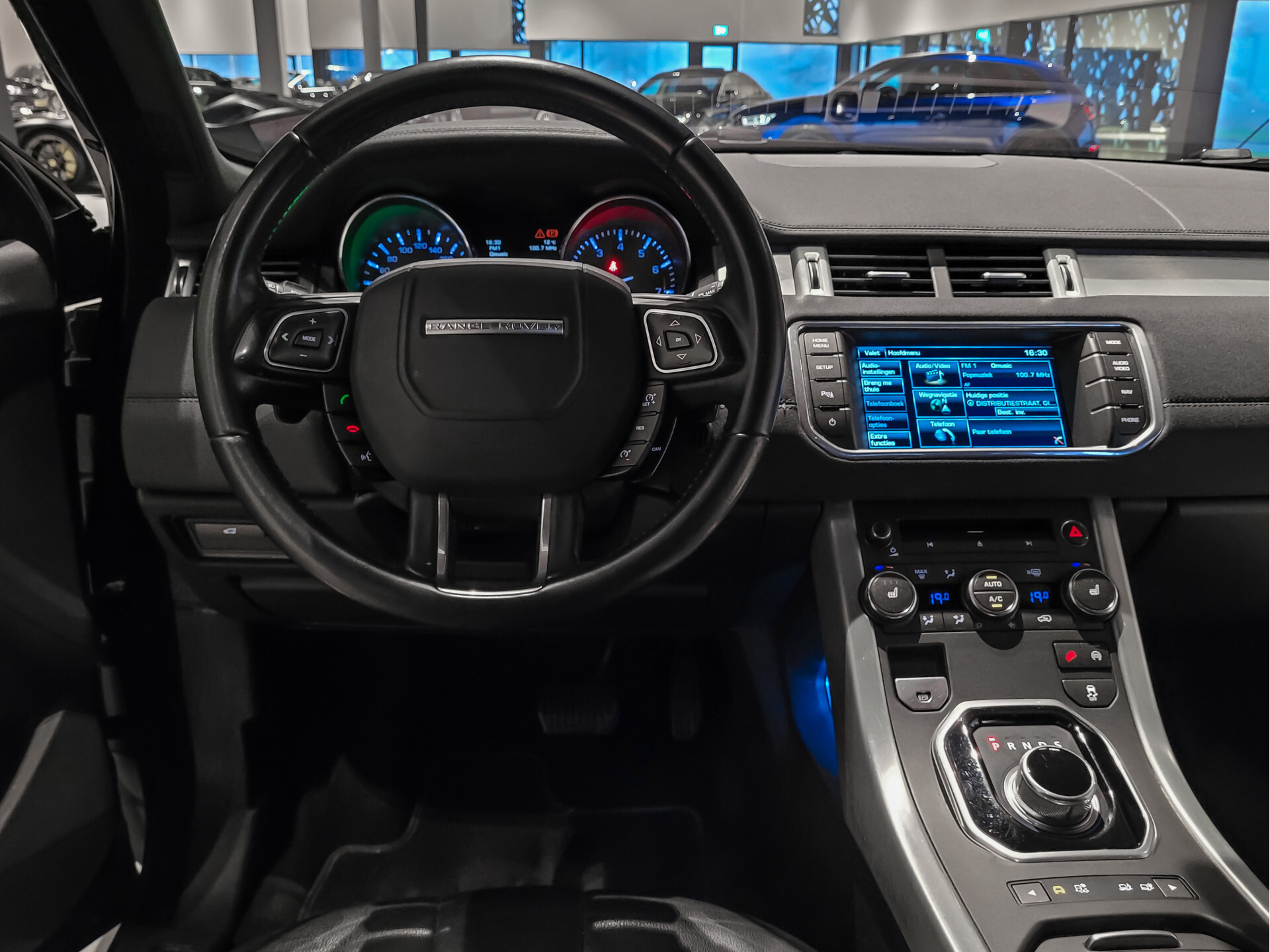 Land Rover Range Rover Evoque 2.0 Si 4WD Pure Business Edition Panorama | Meridian | Blackline | Trekhaak | NL Auto | New Service Foto 24