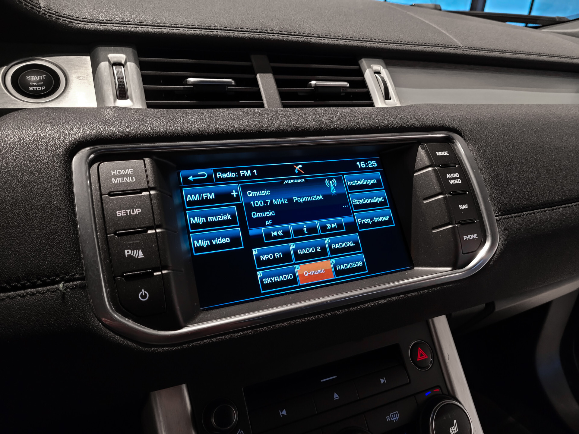 Land Rover Range Rover Evoque 2.0 Si 4WD Pure Business Edition Panorama | Meridian | Blackline | Trekhaak | NL Auto | New Service Foto 11