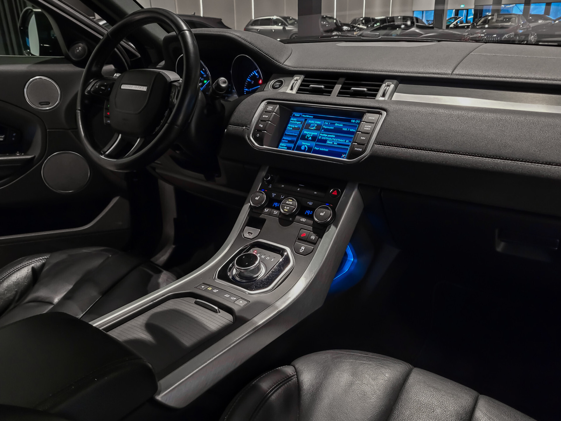 Land Rover Range Rover Evoque 2.0 Si 4WD Pure Business Edition Panorama | Meridian | Blackline | Trekhaak | NL Auto | New Service Foto 23