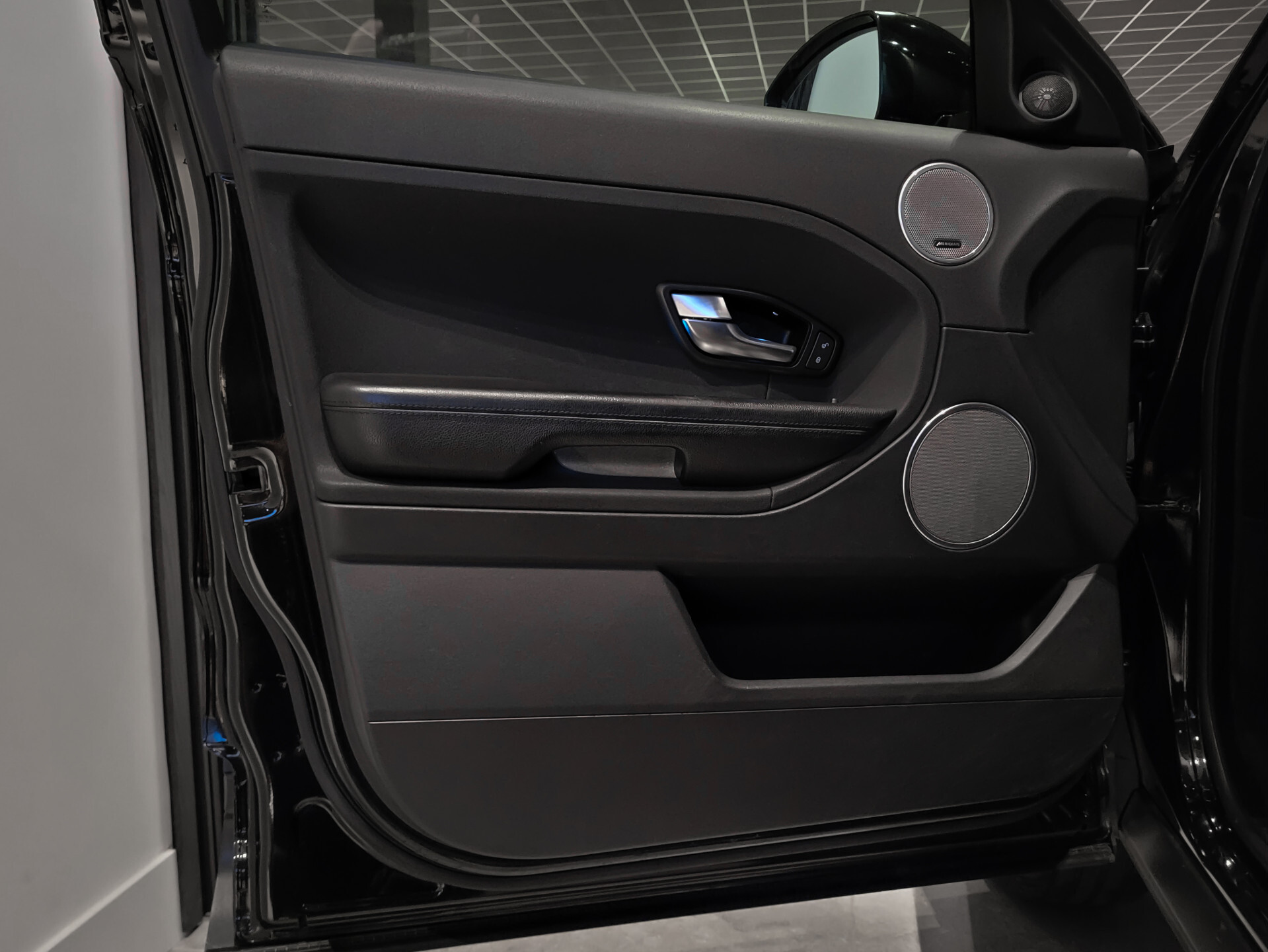 Land Rover Range Rover Evoque 2.0 Si 4WD Pure Business Edition Panorama | Meridian | Blackline | Trekhaak | NL Auto | New Service Foto 8