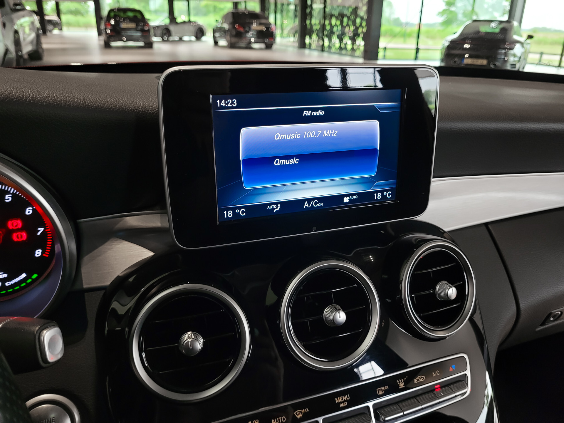 Mercedes-Benz C-Klasse Estate 350 e Lease Edition Distronic | Burmester | Leer | Trekhaak | Camera | Luchtvering | Sfeerverlichting Foto 11