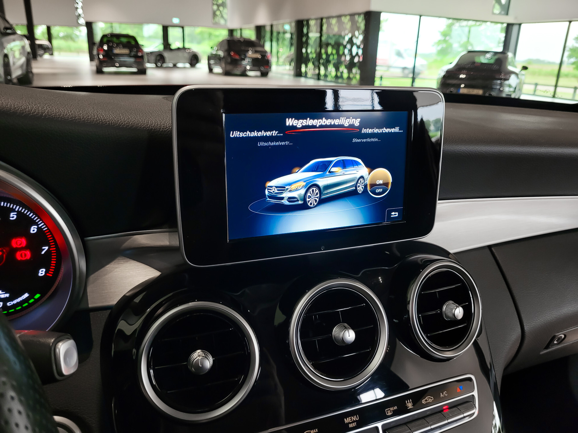 Mercedes-Benz C-Klasse Estate 350 e Lease Edition Distronic | Burmester | Leer | Trekhaak | Camera | Luchtvering | Sfeerverlichting Foto 17