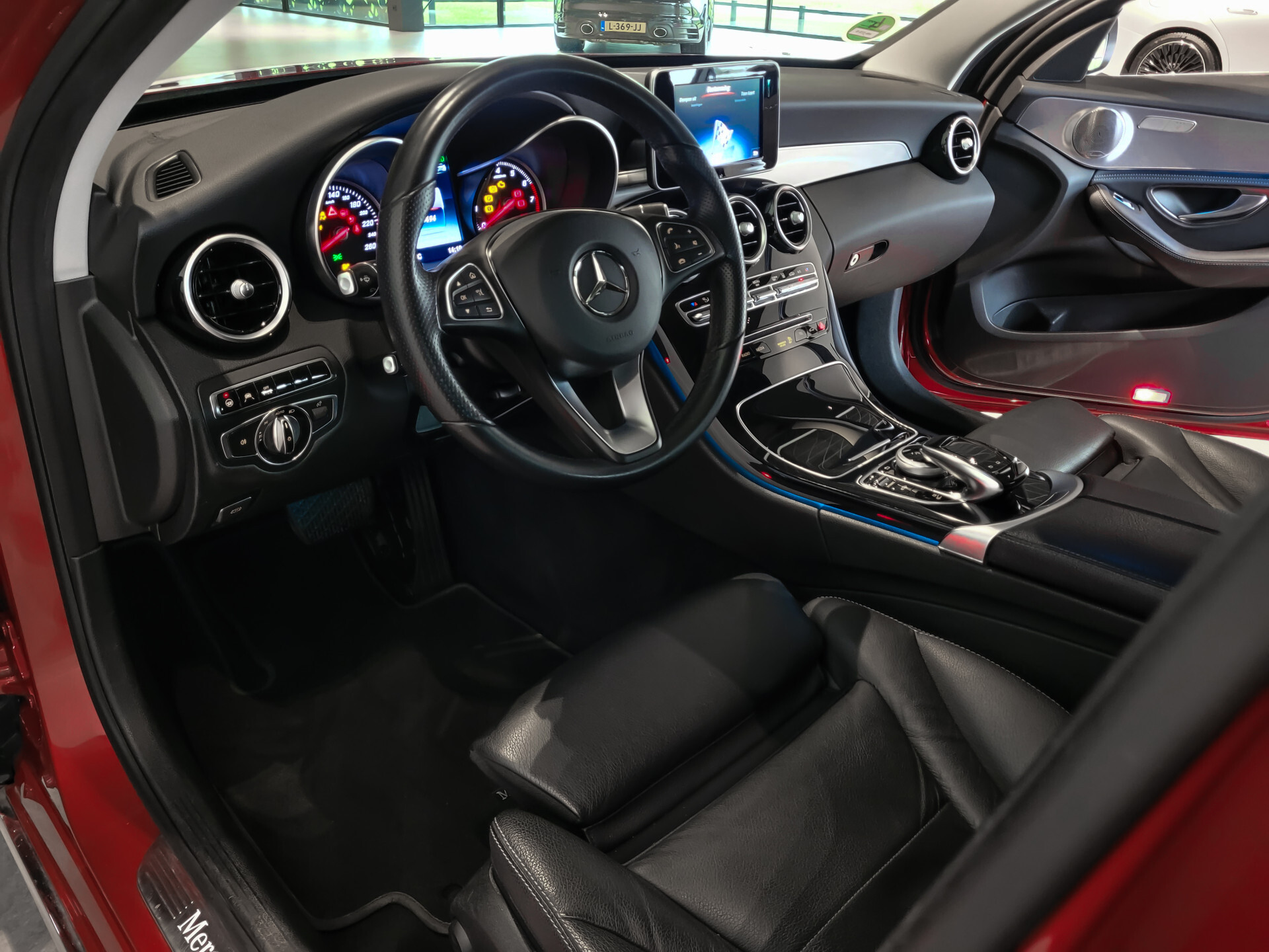 Mercedes-Benz C-Klasse Estate 350 e Lease Edition Distronic | Burmester | Leer | Trekhaak | Camera | Luchtvering | Sfeerverlichting Foto 18