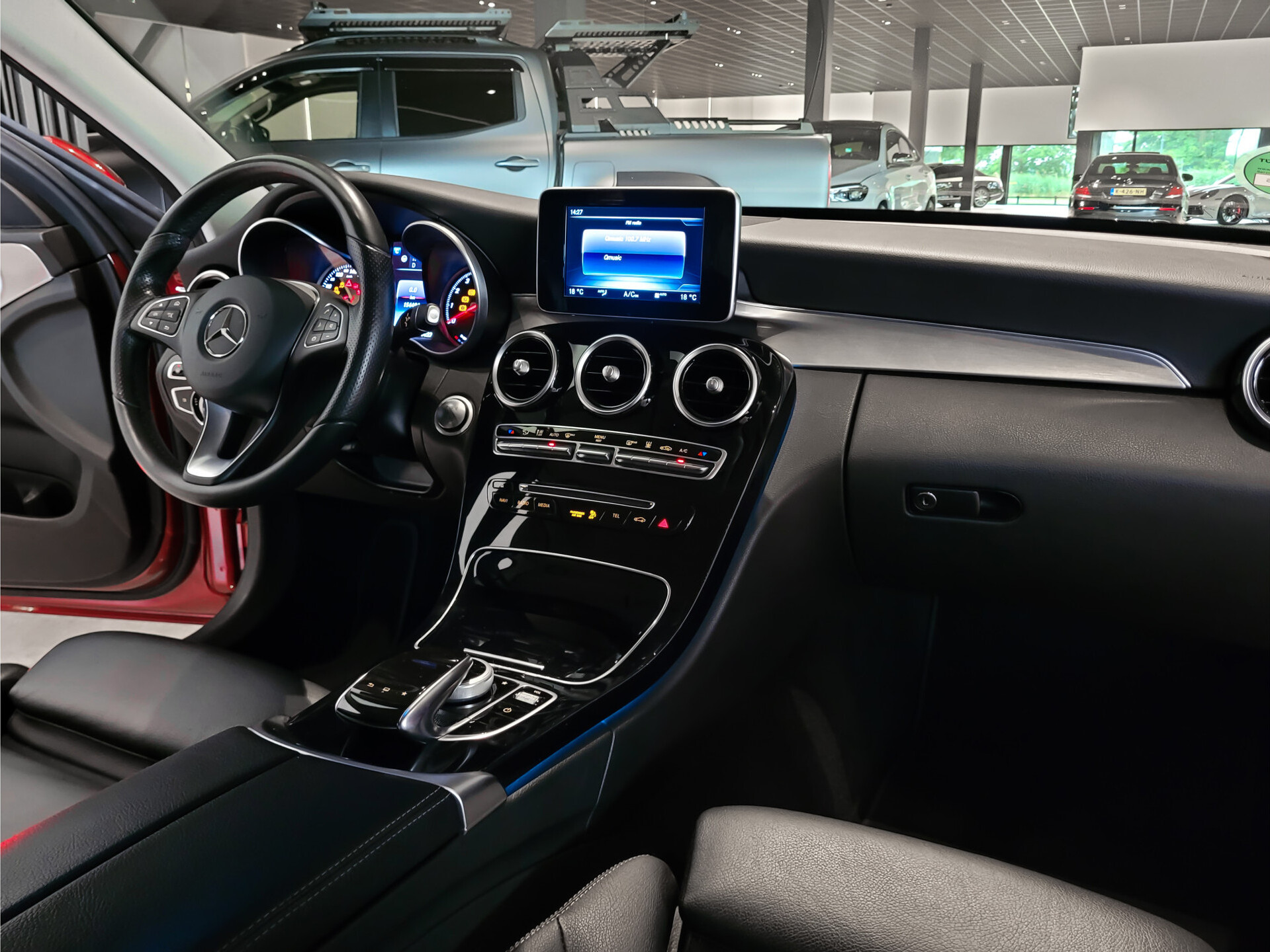 Mercedes-Benz C-Klasse Estate 350 e Lease Edition Distronic | Burmester | Leer | Trekhaak | Camera | Luchtvering | Sfeerverlichting Foto 25