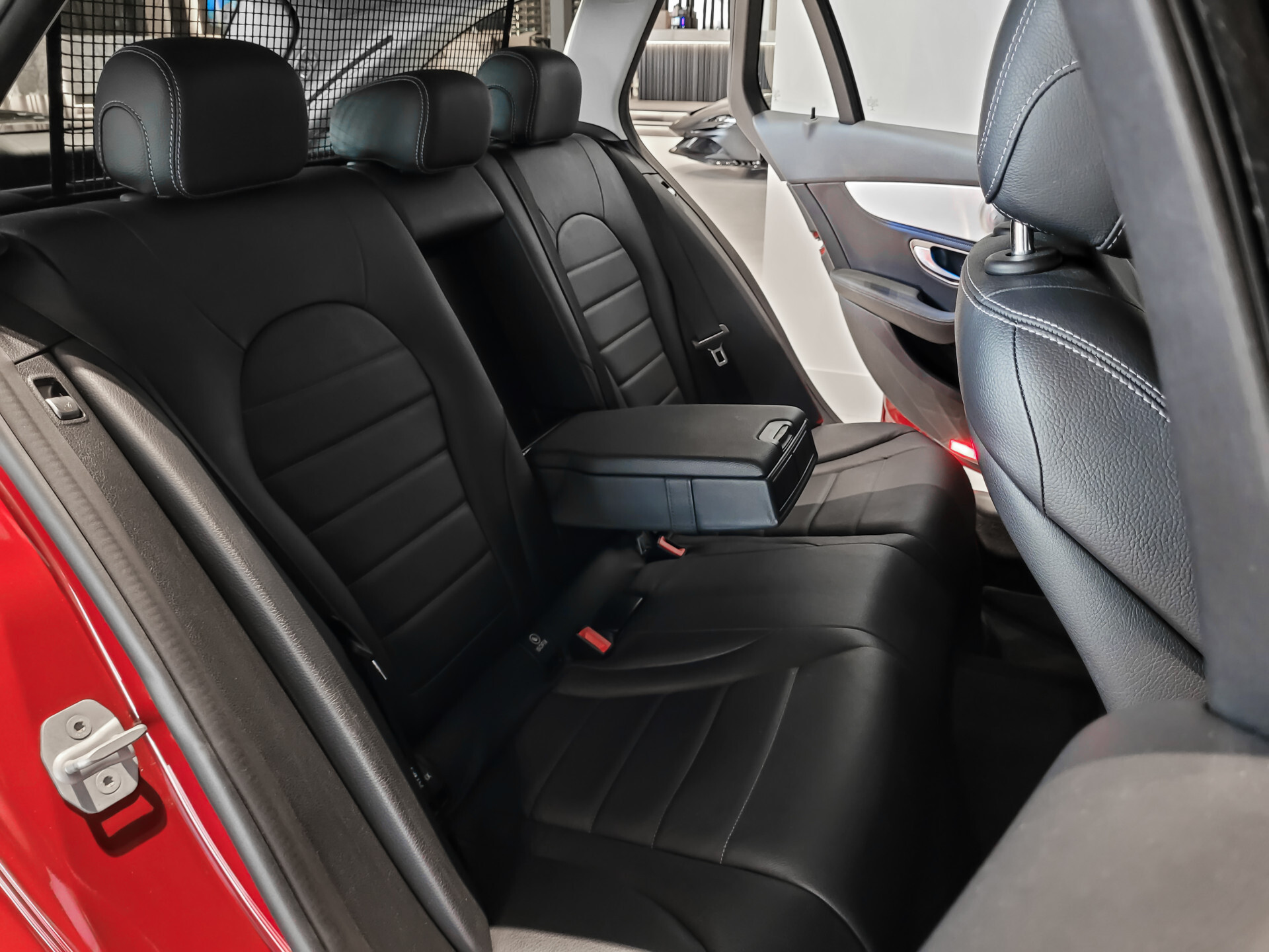 Mercedes-Benz C-Klasse Estate 350 e Lease Edition Distronic | Burmester | Leer | Trekhaak | Camera | Luchtvering | Sfeerverlichting Foto 7