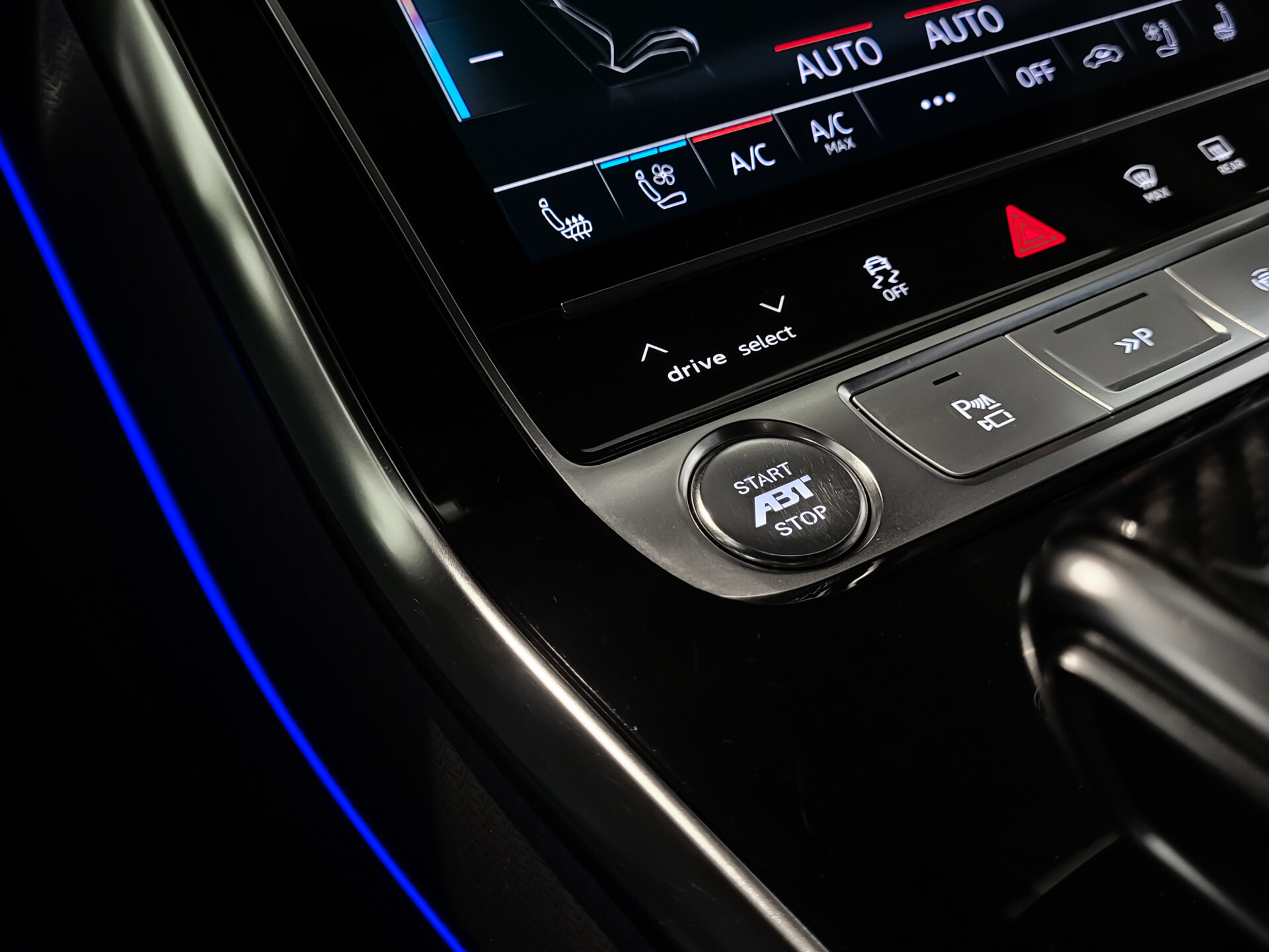 Audi RSQ8-R ABT 1 OF 125 740pk Gletscherwit metallic | Carbon | B&O | Massage | BTW Foto 39