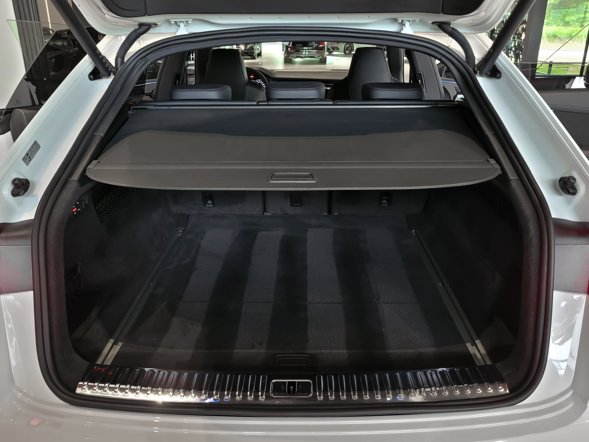 Audi RSQ8-R ABT 1 OF 125 740pk Gletscherwit metallic | Carbon | B&O | Massage | BTW Foto 50