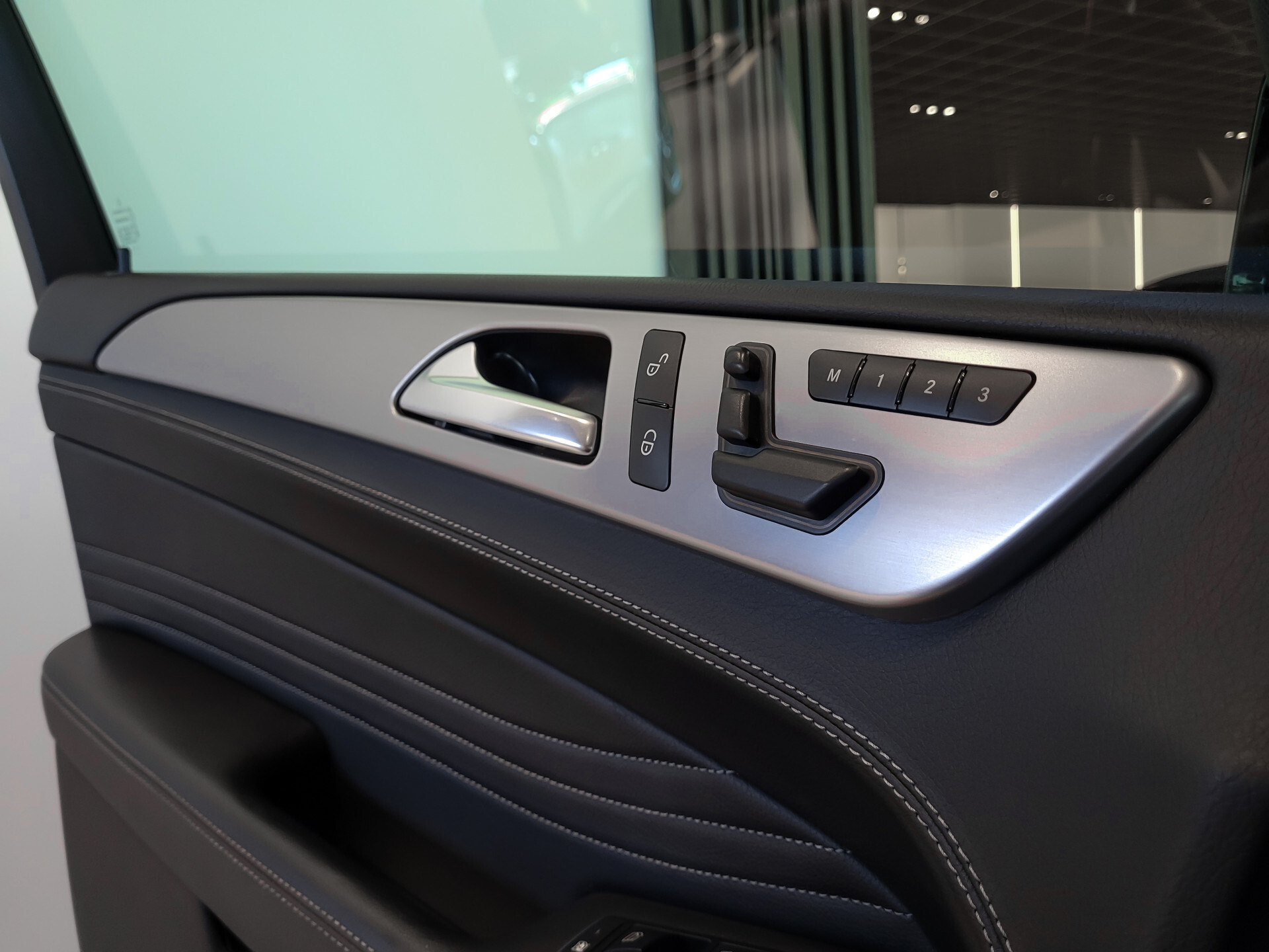 Mercedes-Benz M-Klasse 350 4-M AMG Luchtvering | ACC | Harman-Kardon | Trekhaak | Camera | Memory | Schuifdak Foto 12