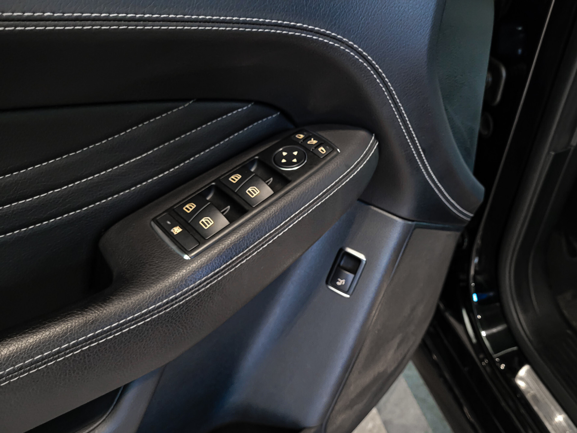 Mercedes-Benz M-Klasse 350 4-M AMG Luchtvering | ACC | Harman-Kardon | Trekhaak | Camera | Memory | Schuifdak Foto 14