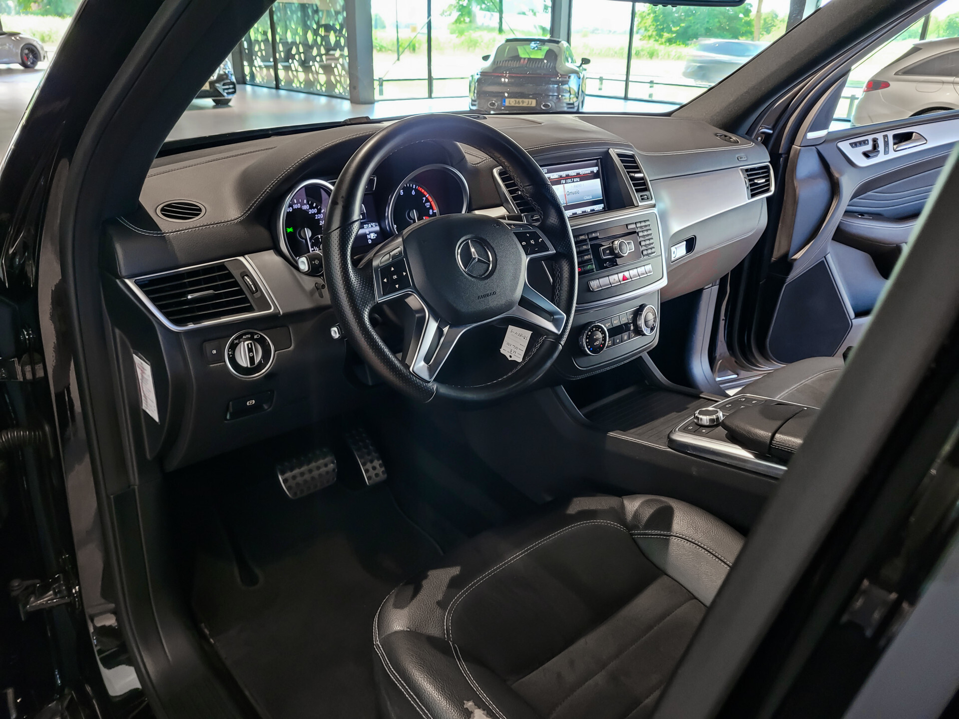 Mercedes-Benz M-Klasse 350 4-M AMG Luchtvering | ACC | Harman-Kardon | Trekhaak | Camera | Memory | Schuifdak Foto 17