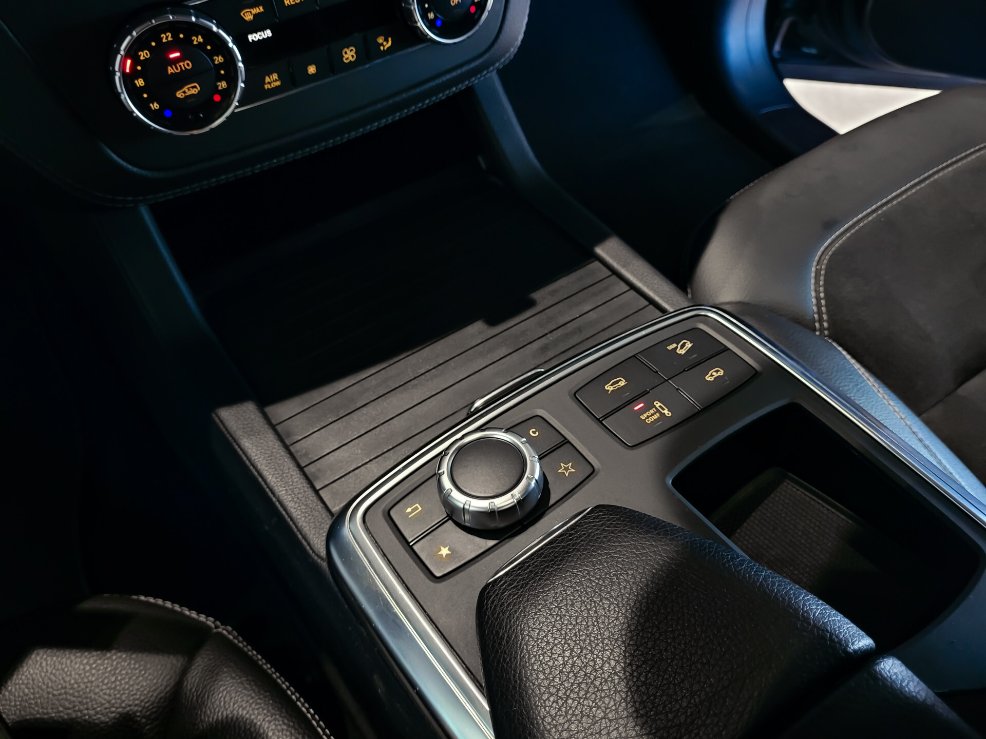 Mercedes-Benz M-Klasse 350 4-M AMG Luchtvering | ACC | Harman-Kardon | Trekhaak | Camera | Memory | Schuifdak Foto 20