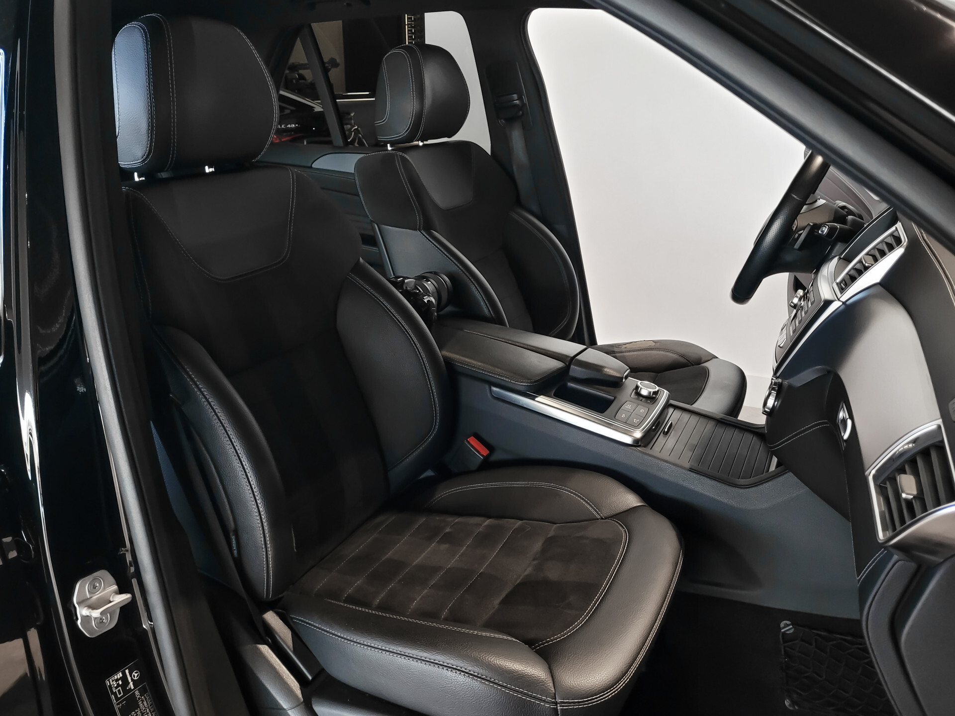 Mercedes-Benz M-Klasse 350 4-M AMG Luchtvering | ACC | Harman-Kardon | Trekhaak | Camera | Memory | Schuifdak Foto 6