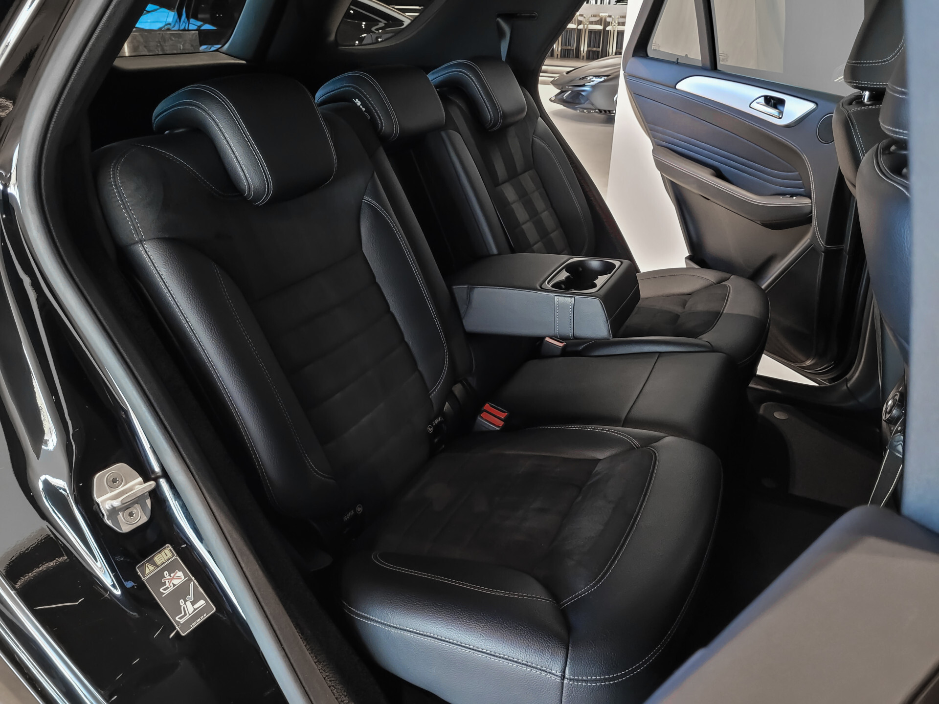 Mercedes-Benz M-Klasse 350 4-M AMG Luchtvering | ACC | Harman-Kardon | Trekhaak | Camera | Memory | Schuifdak Foto 7