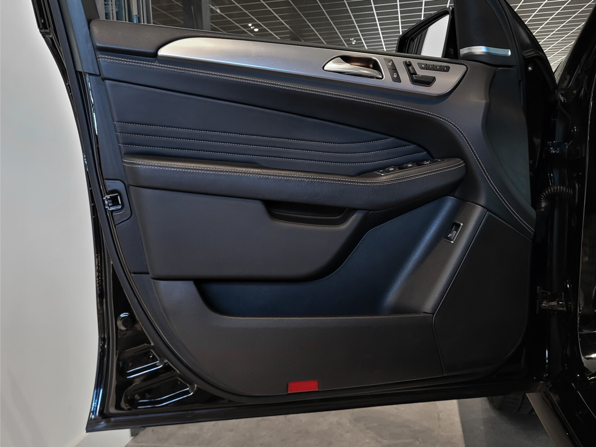 Mercedes-Benz M-Klasse 350 4-M AMG Luchtvering | ACC | Harman-Kardon | Trekhaak | Camera | Memory | Schuifdak Foto 8