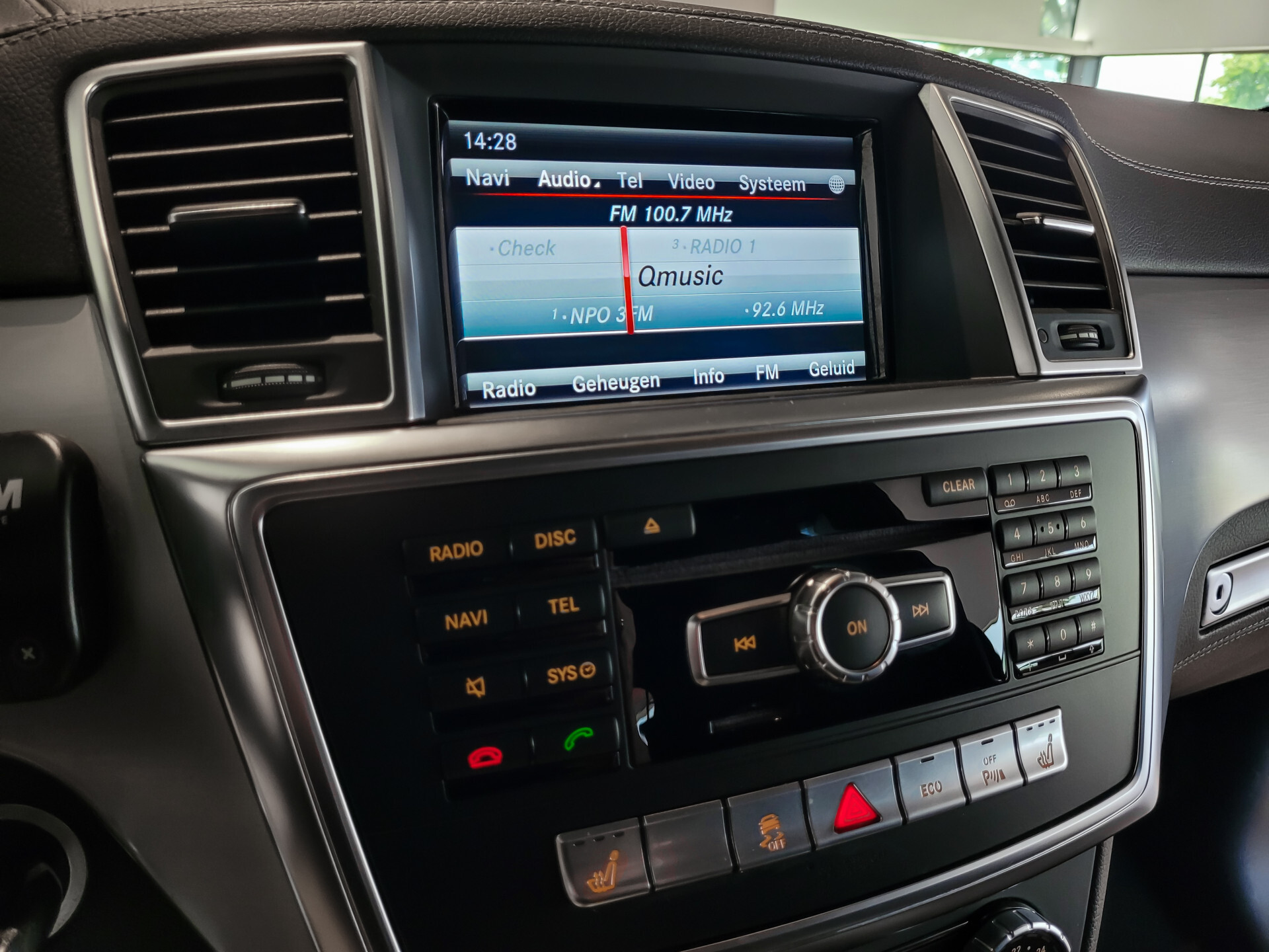 Mercedes-Benz M-Klasse 350 4-M AMG Luchtvering | ACC | Harman-Kardon | Trekhaak | Camera | Memory | Schuifdak Foto 9