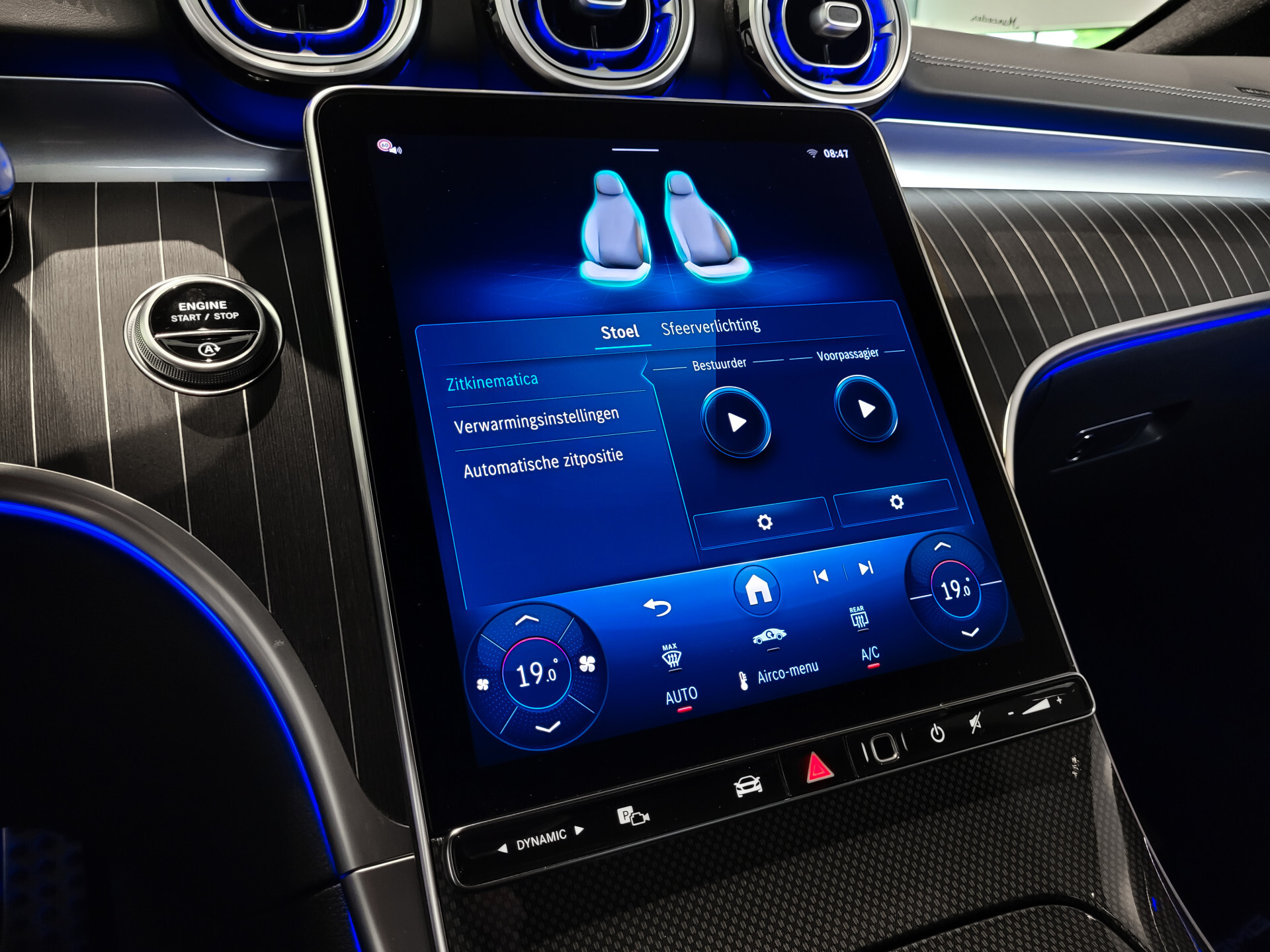 Mercedes-Benz CLE Coupé 200 AMG Night | Panorama | Distronic | Keyless | Digital Light | Burmester 3D | Mem | Verw-stuur | 20" Foto 14