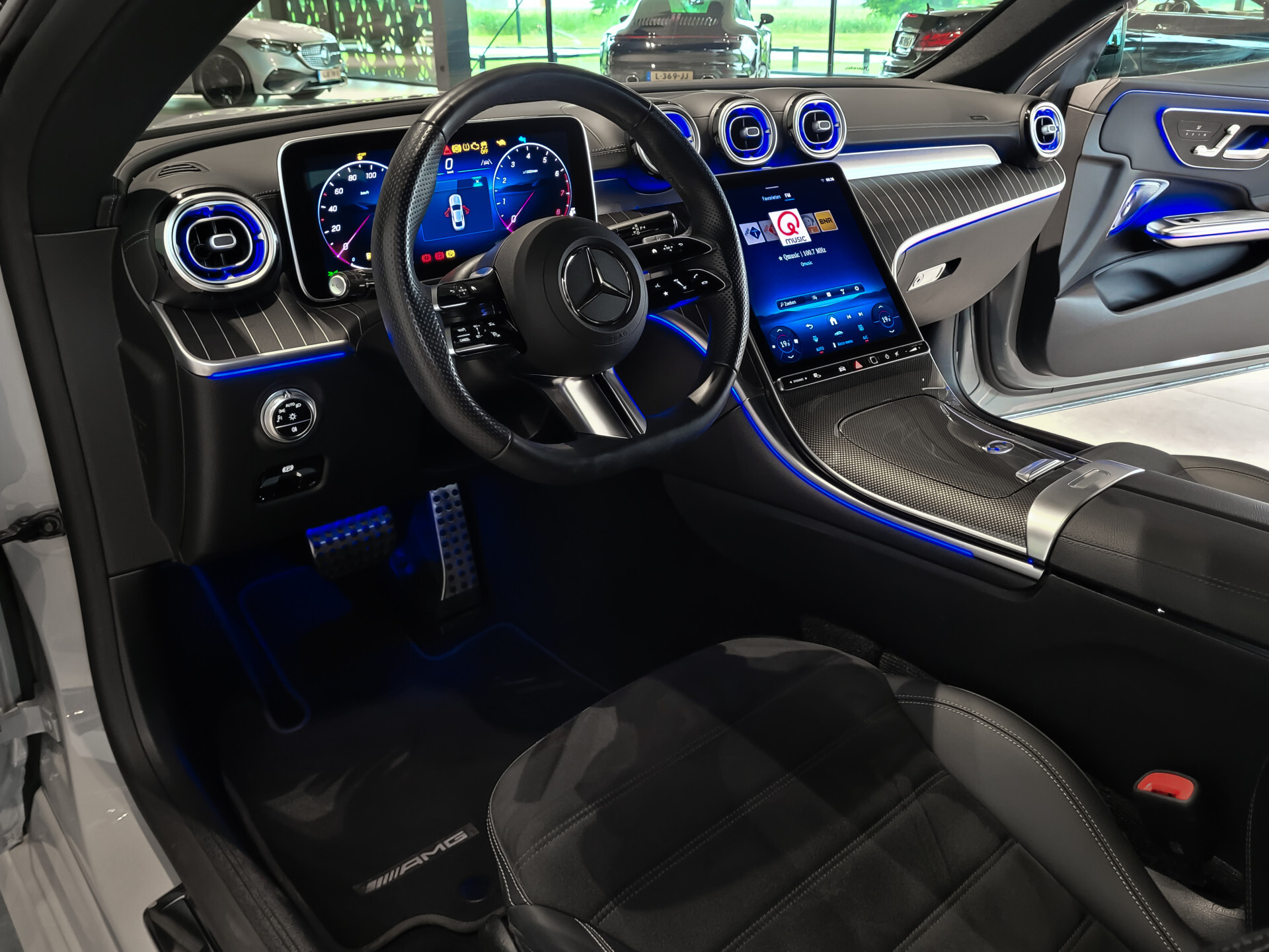 Mercedes-Benz CLE Coupé 200 AMG Night | Panorama | Distronic | Keyless | Digital Light | Burmester 3D | Mem | Verw-stuur | 20" Foto 19