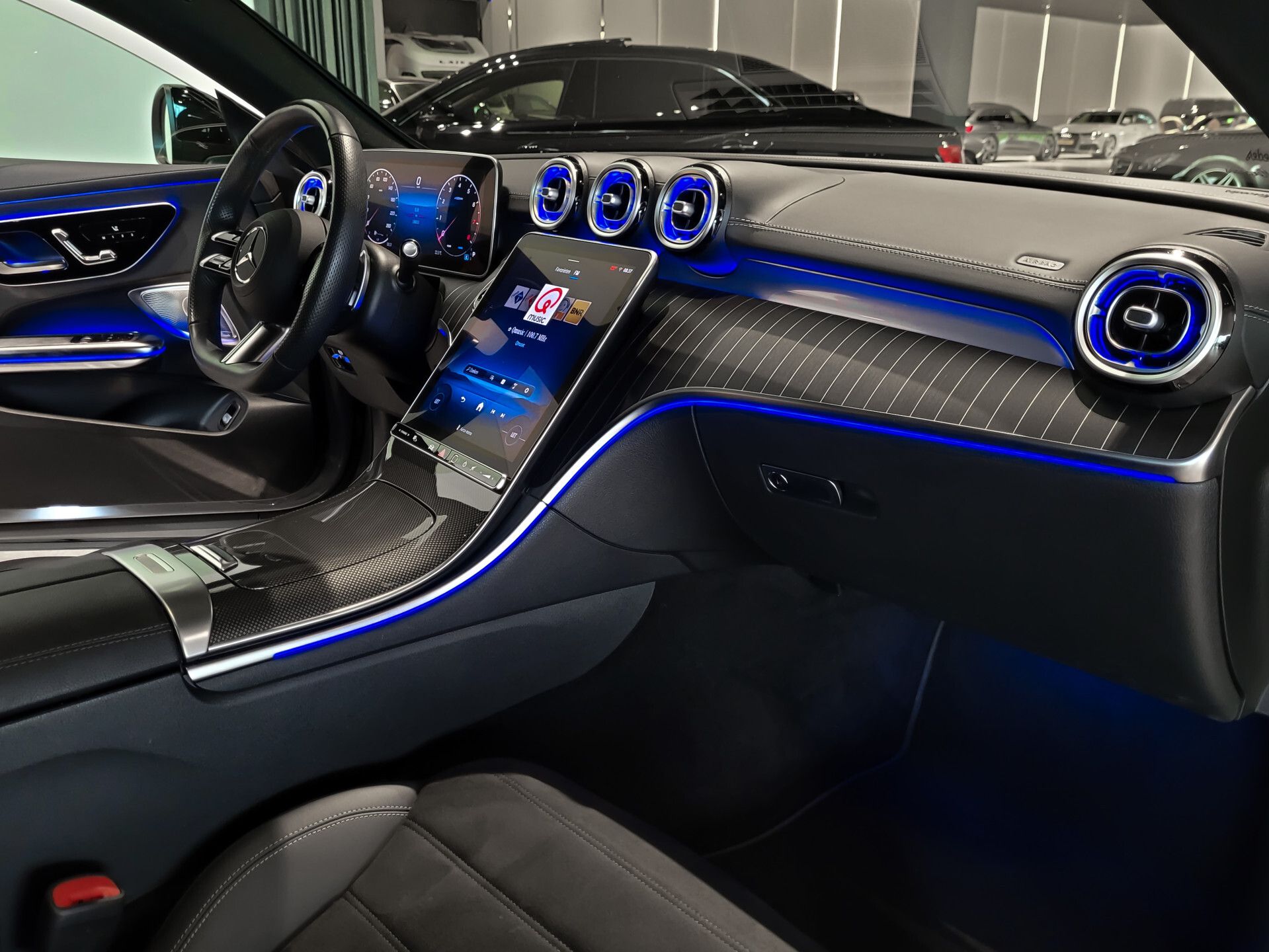 Mercedes-Benz CLE Coupé 200 AMG Night | Panorama | Distronic | Keyless | Digital Light | Burmester 3D | Mem | Verw-stuur | 20" Foto 23